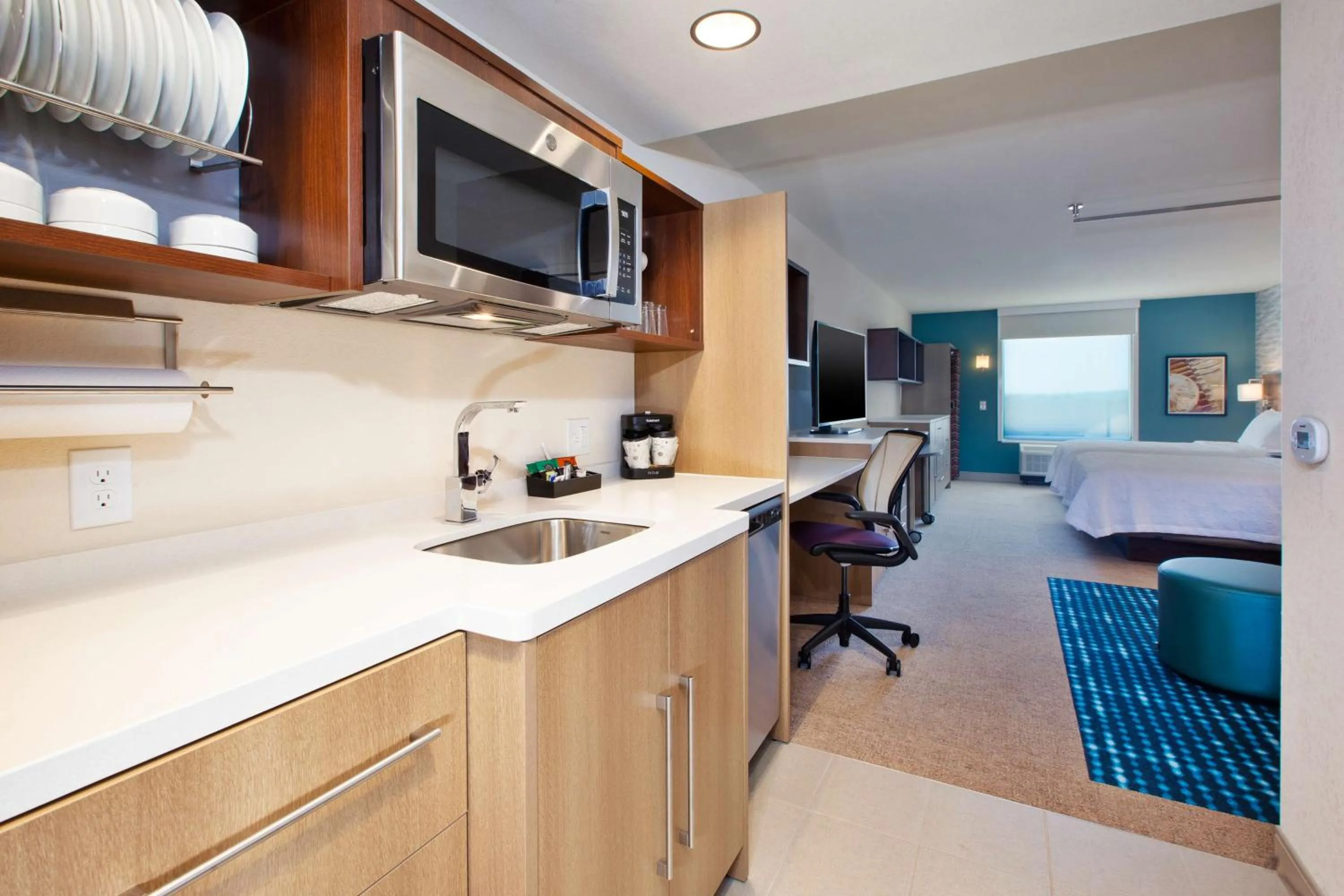 Kitchen or kitchenette in Home2 Suites By Hilton Grand Rapids South