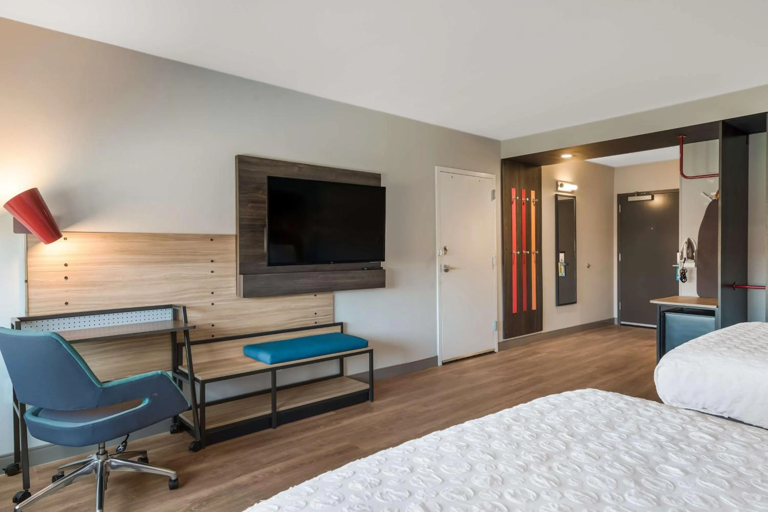 Bedroom, Bed in Tru By Hilton Greensboro, Nc