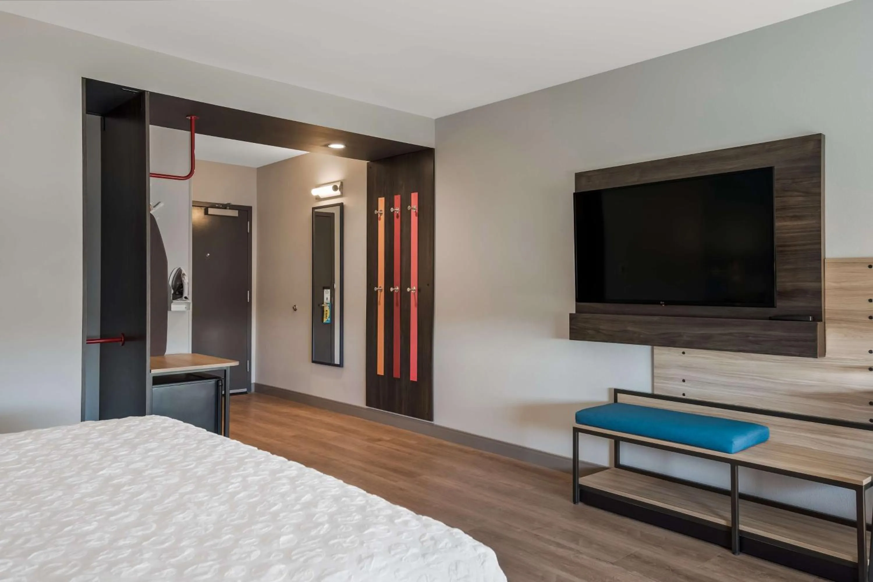 Bedroom, Bed in Tru By Hilton Greensboro, Nc