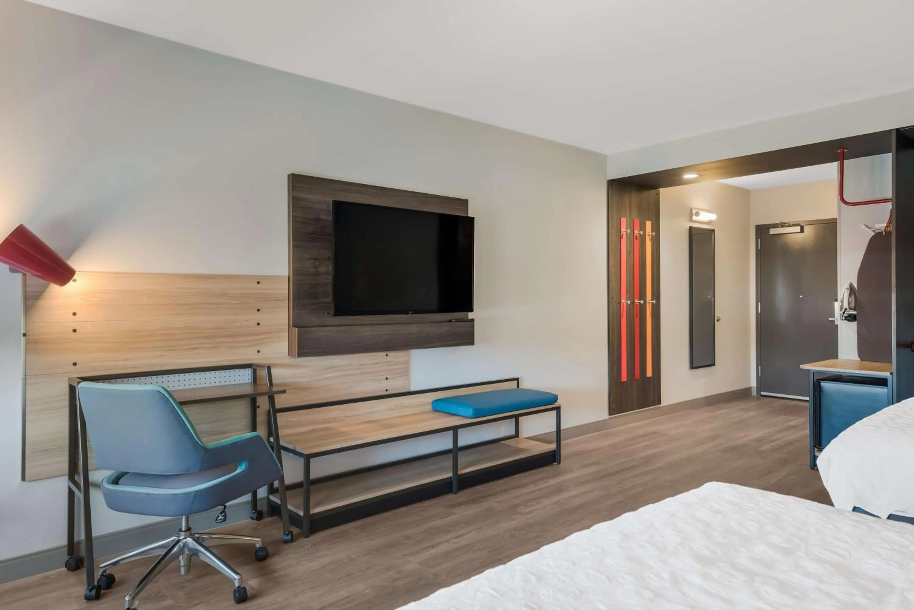 Bedroom, Bed in Tru By Hilton Greensboro, Nc