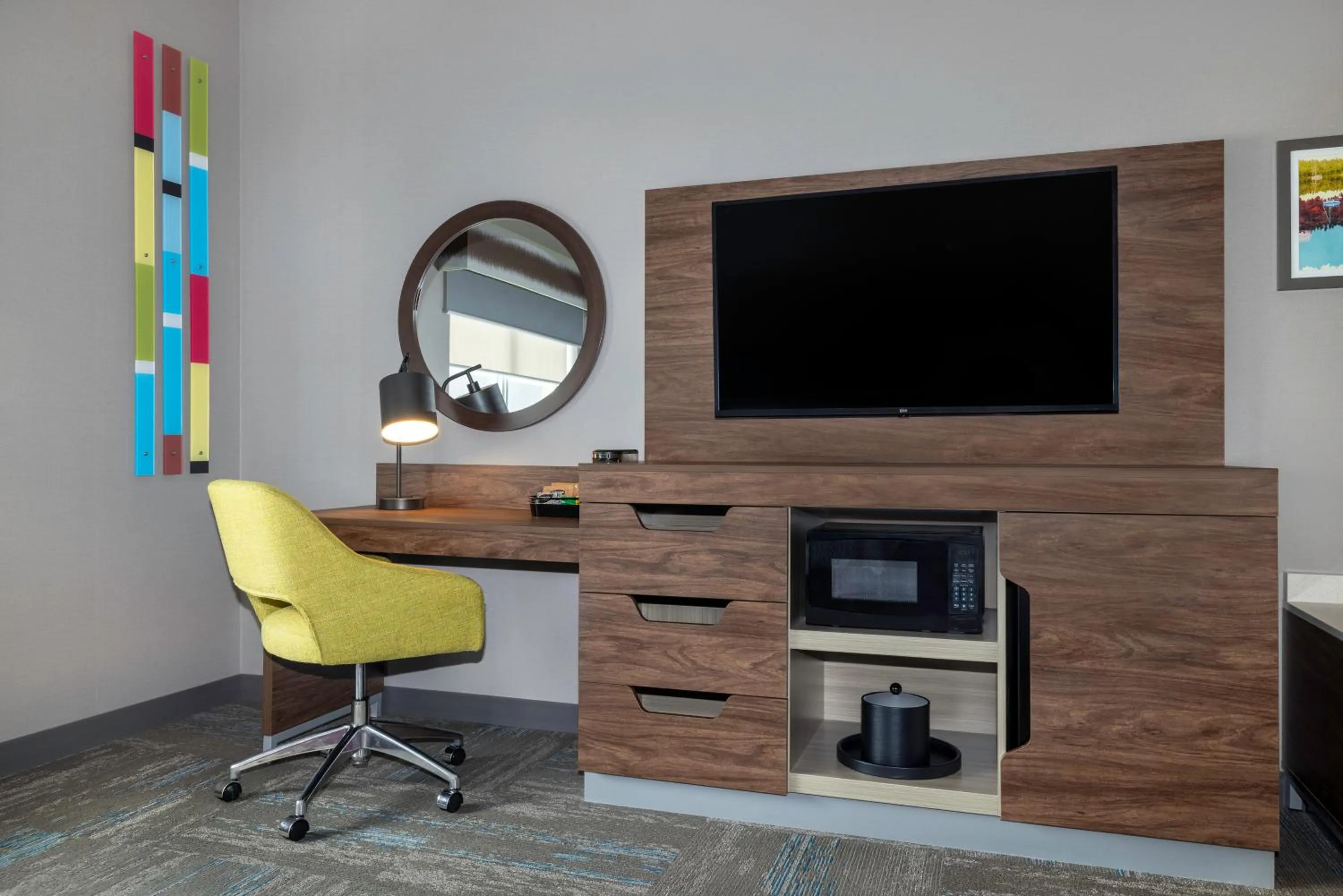 Communal lounge/ TV room in Hampton Inn Midland, On