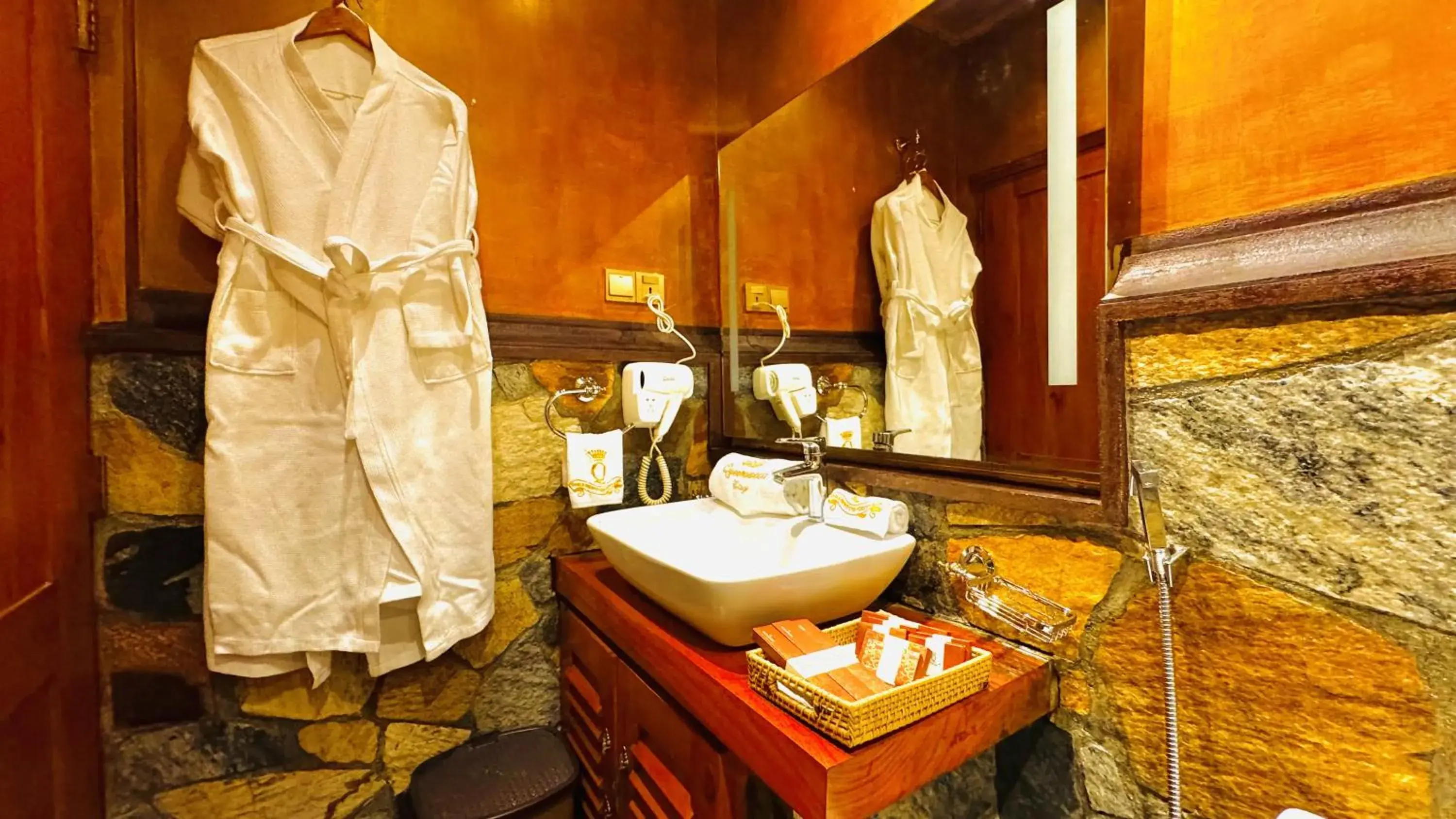 Deluxe Double Room with Bath - single occupancy in Queenswood Cottage Deluxe Double Room with Bath - single occupancy in Queenswood Cottage