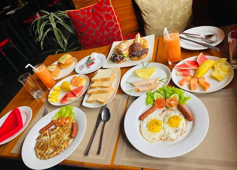 Breakfast in Queenswood Cottage