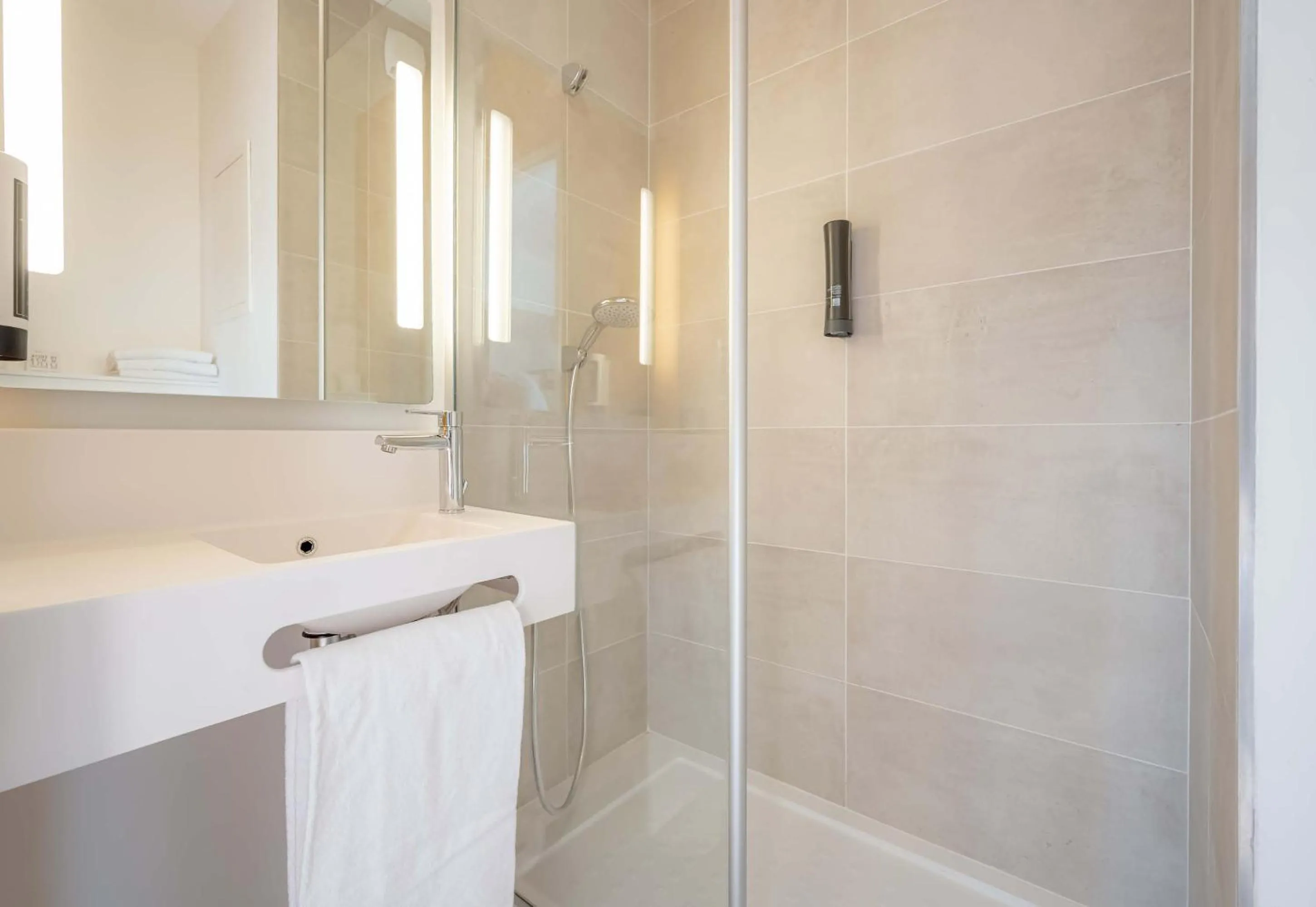 Bathroom in B&B HOTEL Toulon Centre Gare