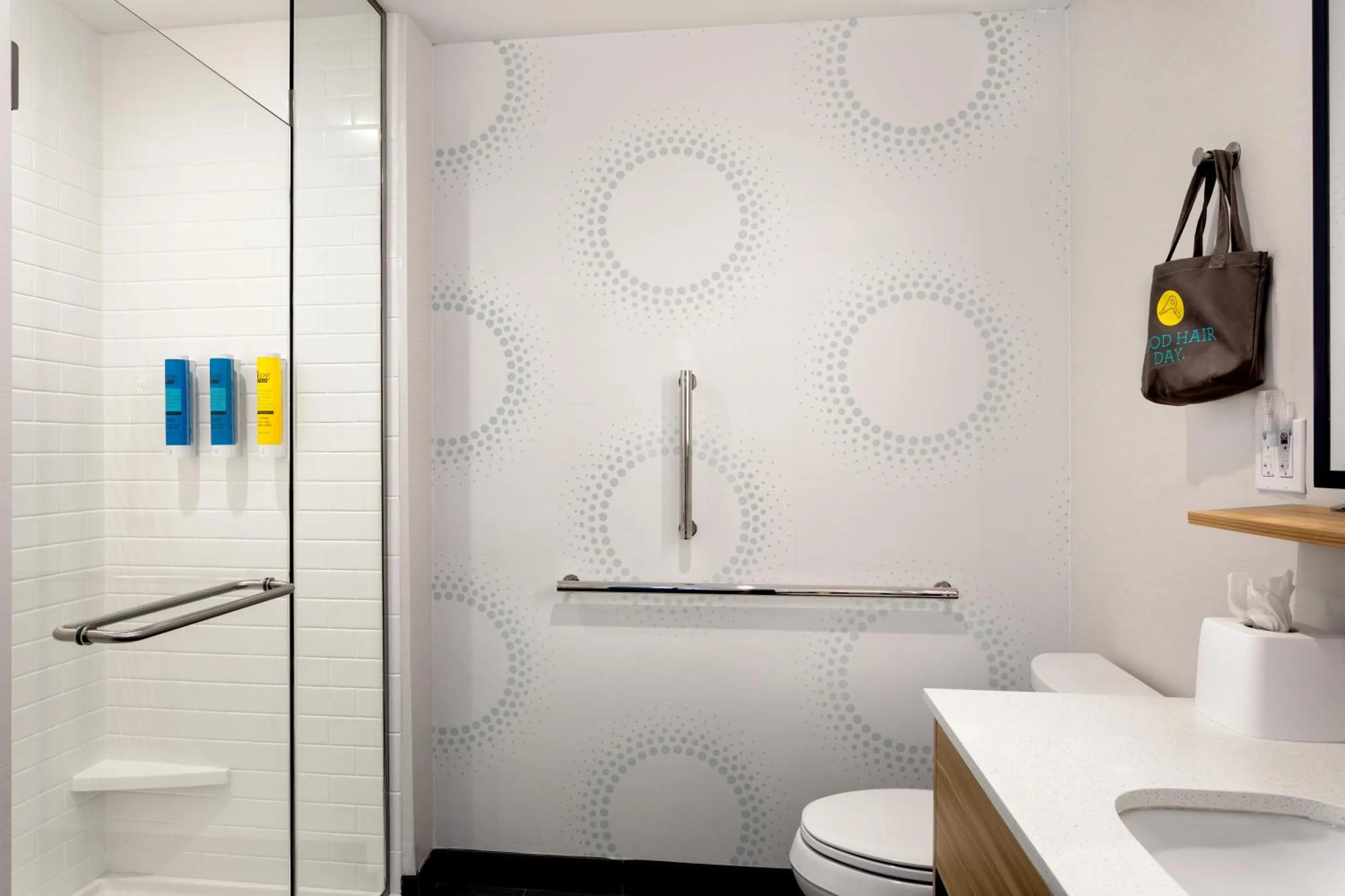 Shower in Tru By Hilton Port St Lucie Tradition