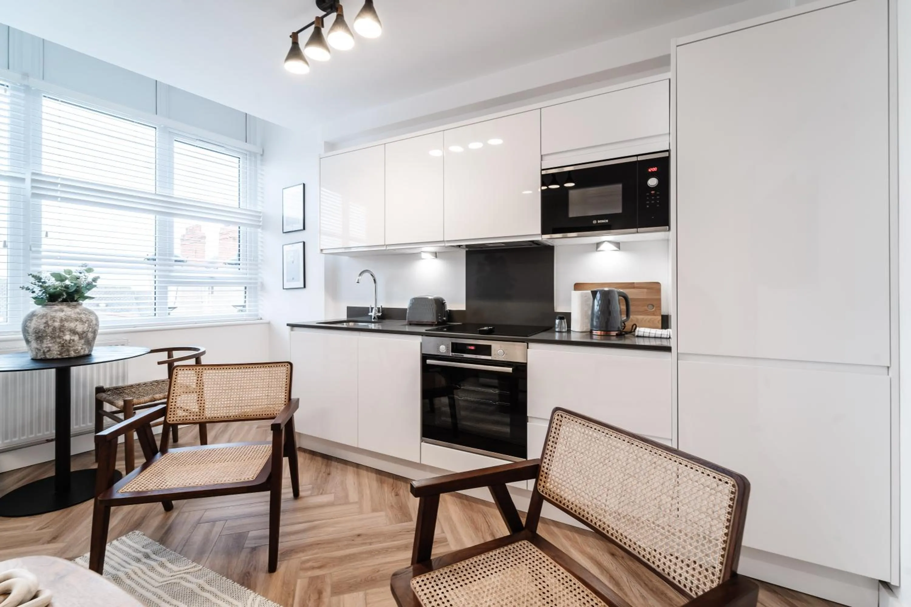 Kitchen or kitchenette in Royal House Stylish Apartments - Chester