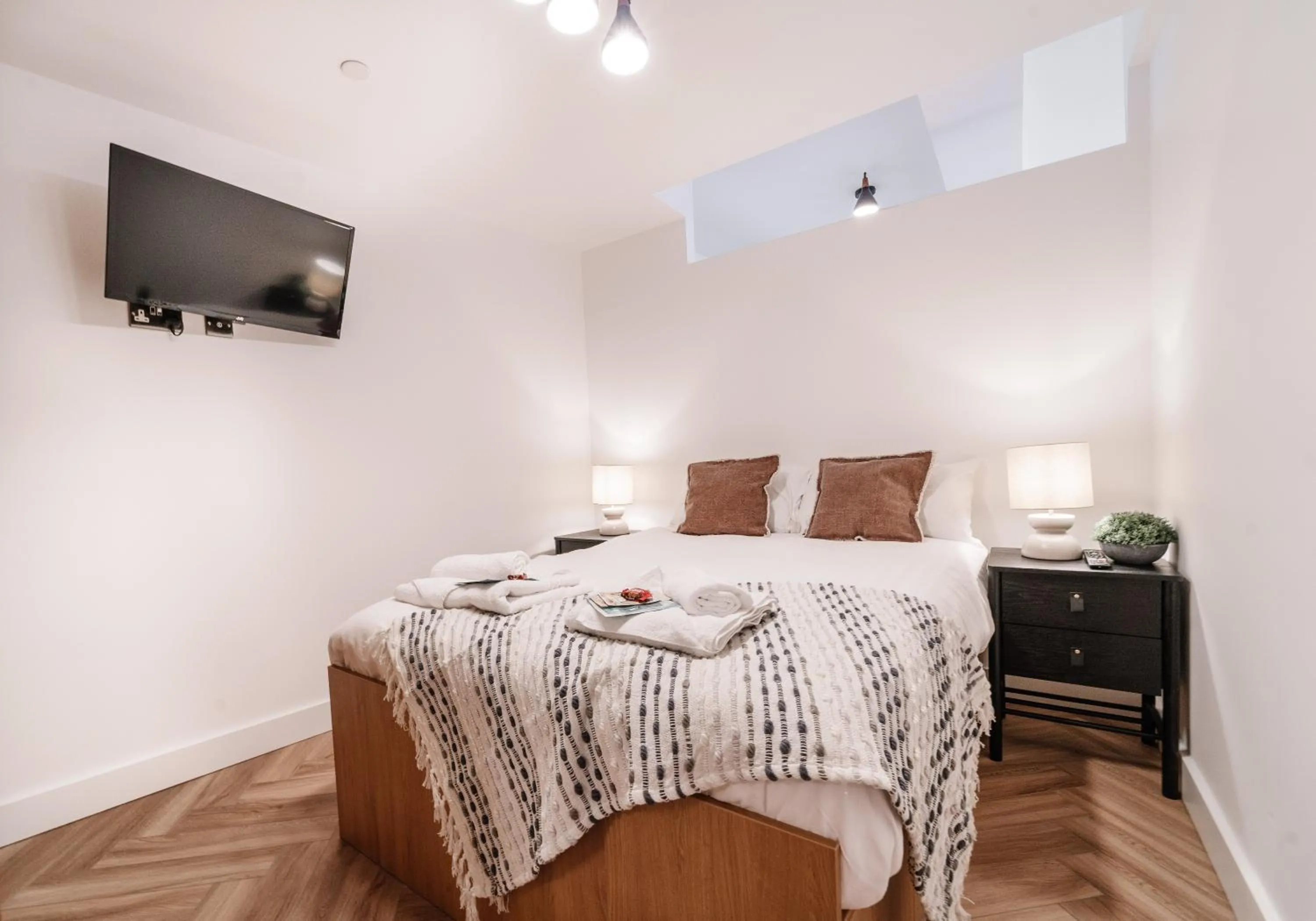 Bedroom, Bed in Royal House Stylish Apartments - Chester