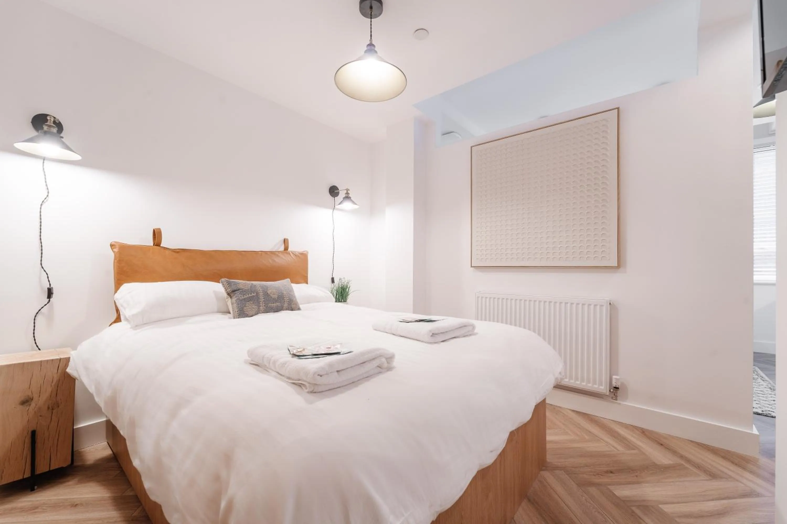 TV and multimedia, Bed in Royal House Stylish Apartments - Chester