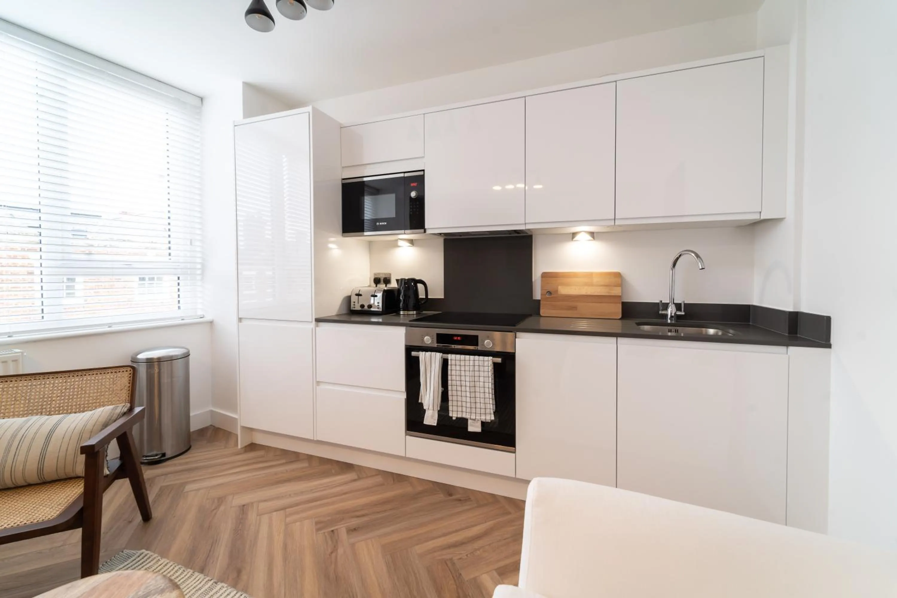 Kitchen or kitchenette in Royal House Stylish Apartments - Chester