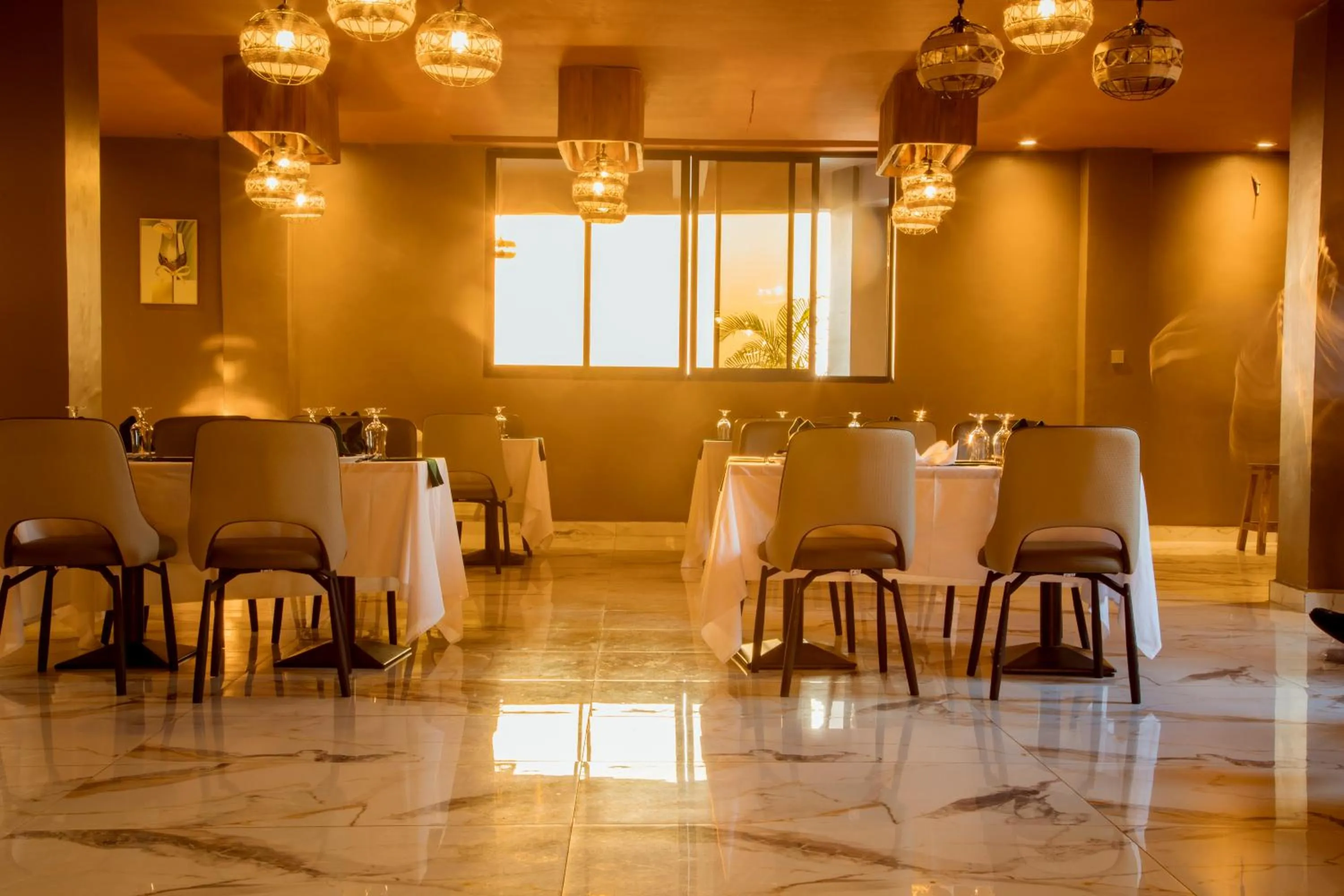 Restaurant/places to eat in Centric Hotel