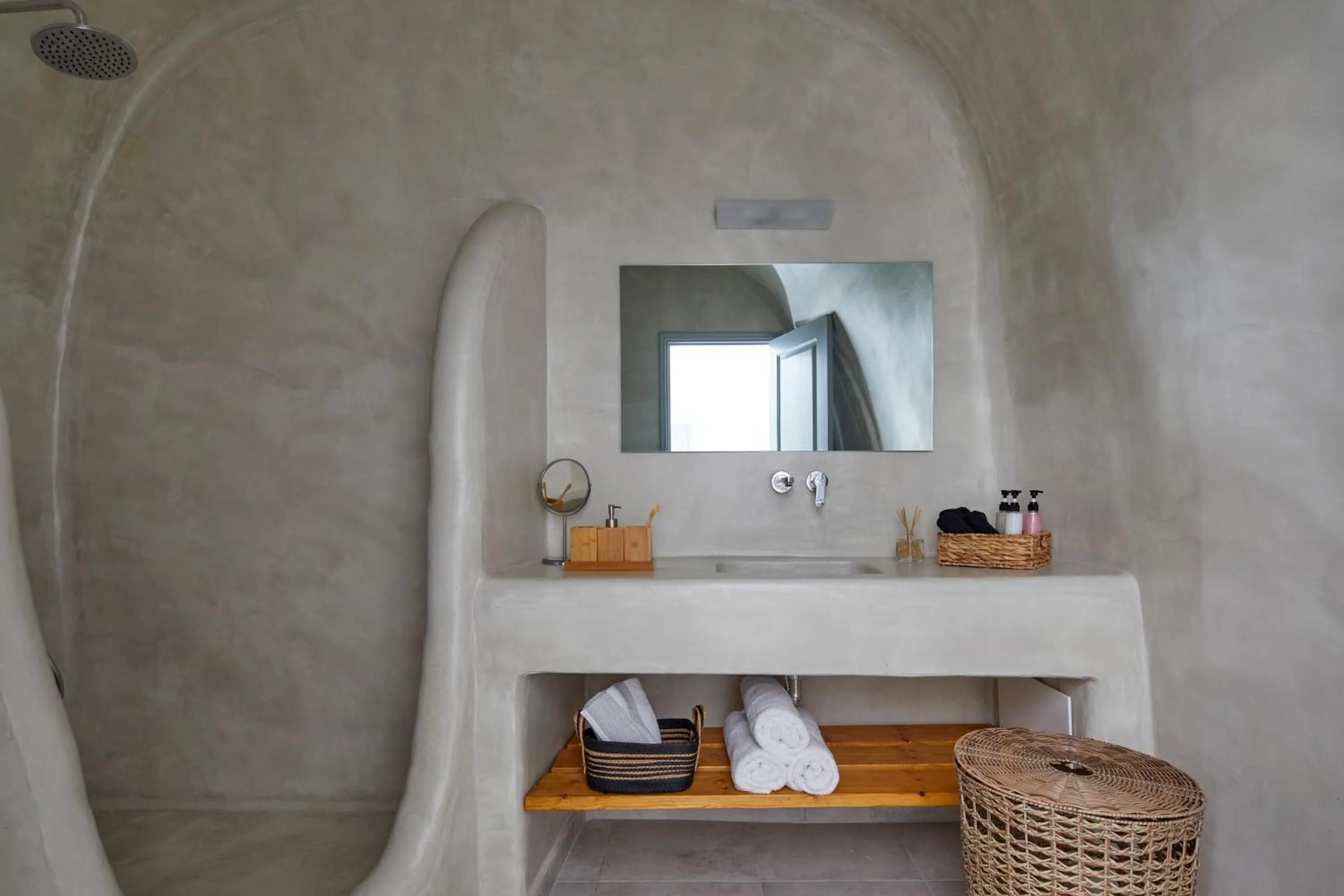 Shower in El Verano Suites