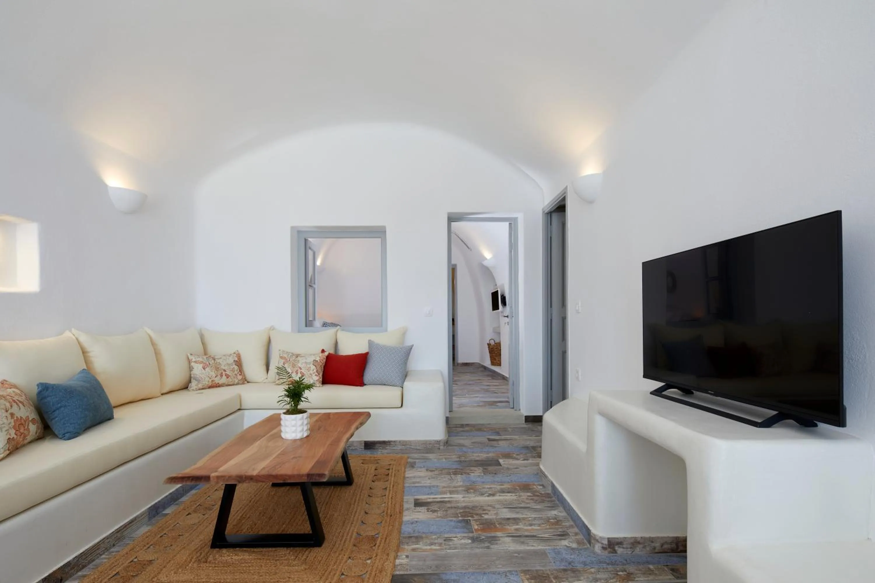 TV and multimedia in El Verano Suites