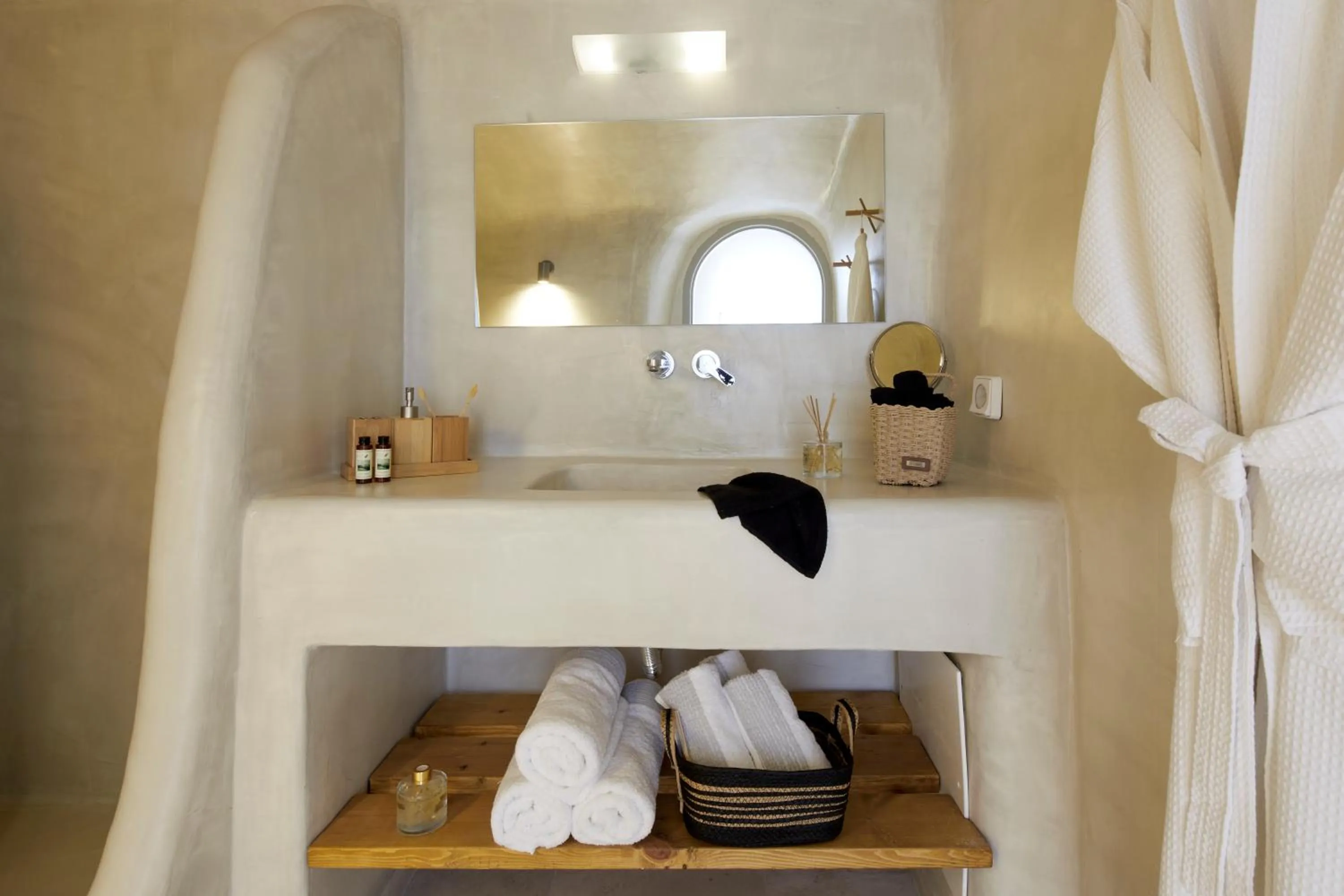 Shower in El Verano Suites