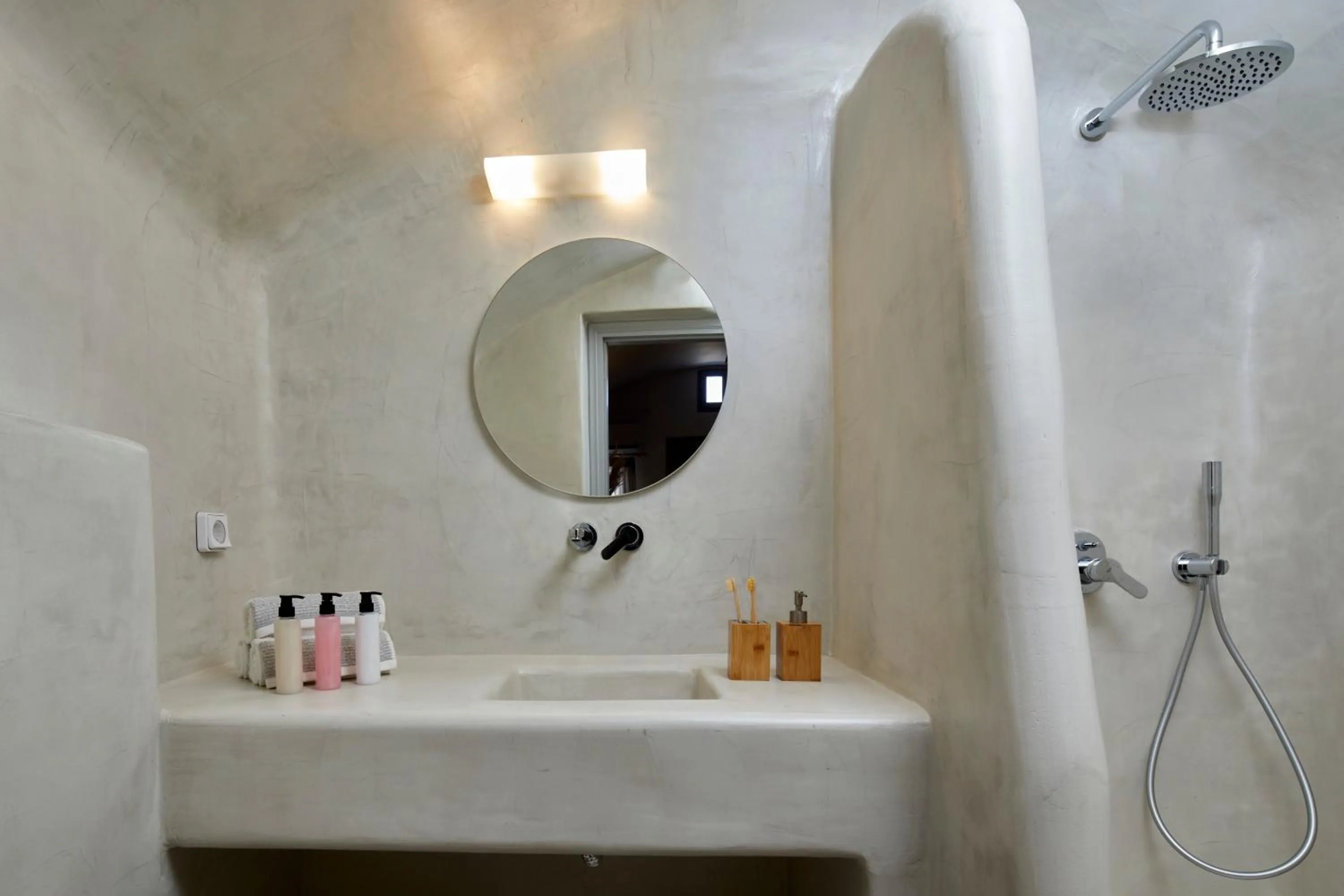 Shower in El Verano Suites