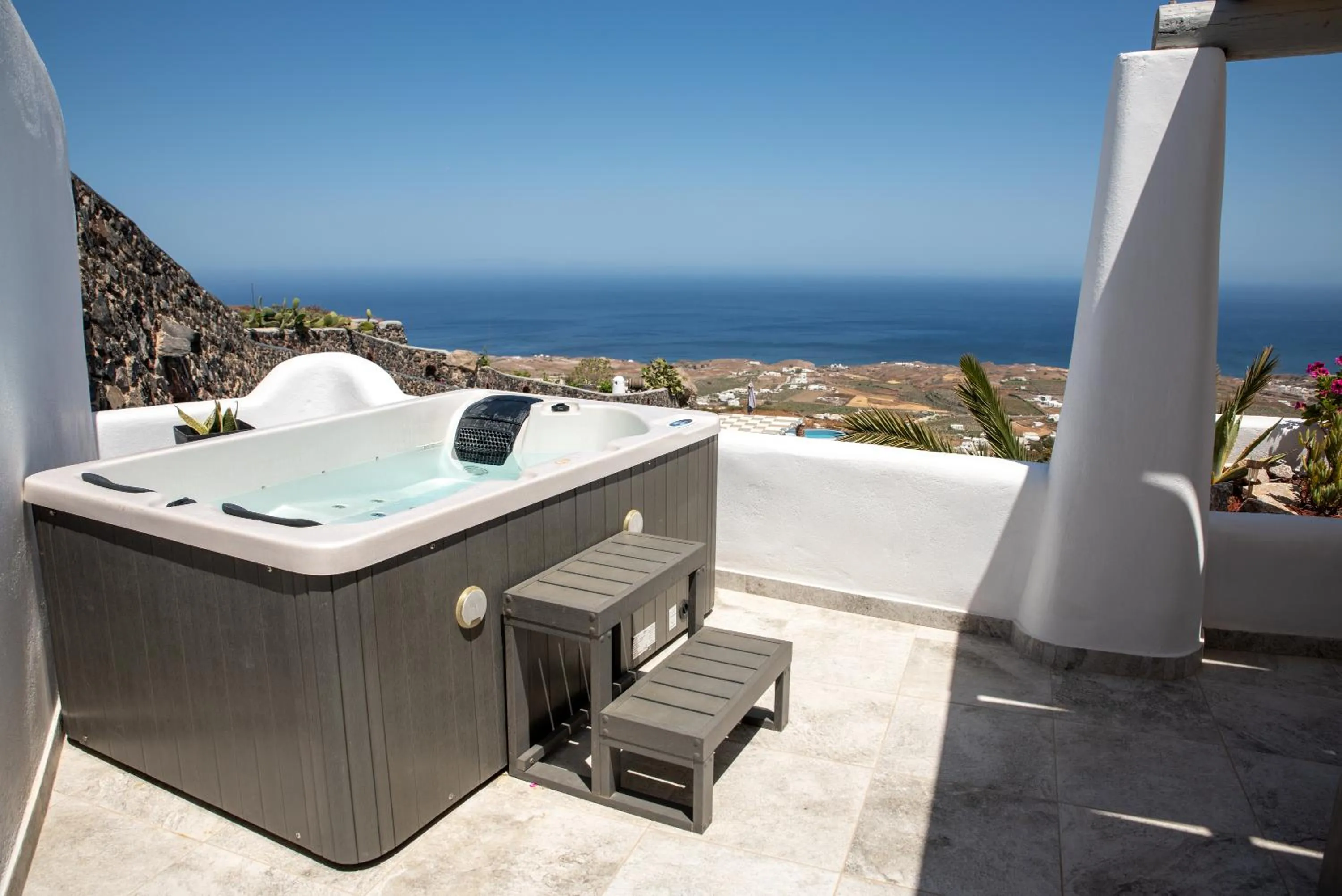 Hot Tub in El Verano Suites