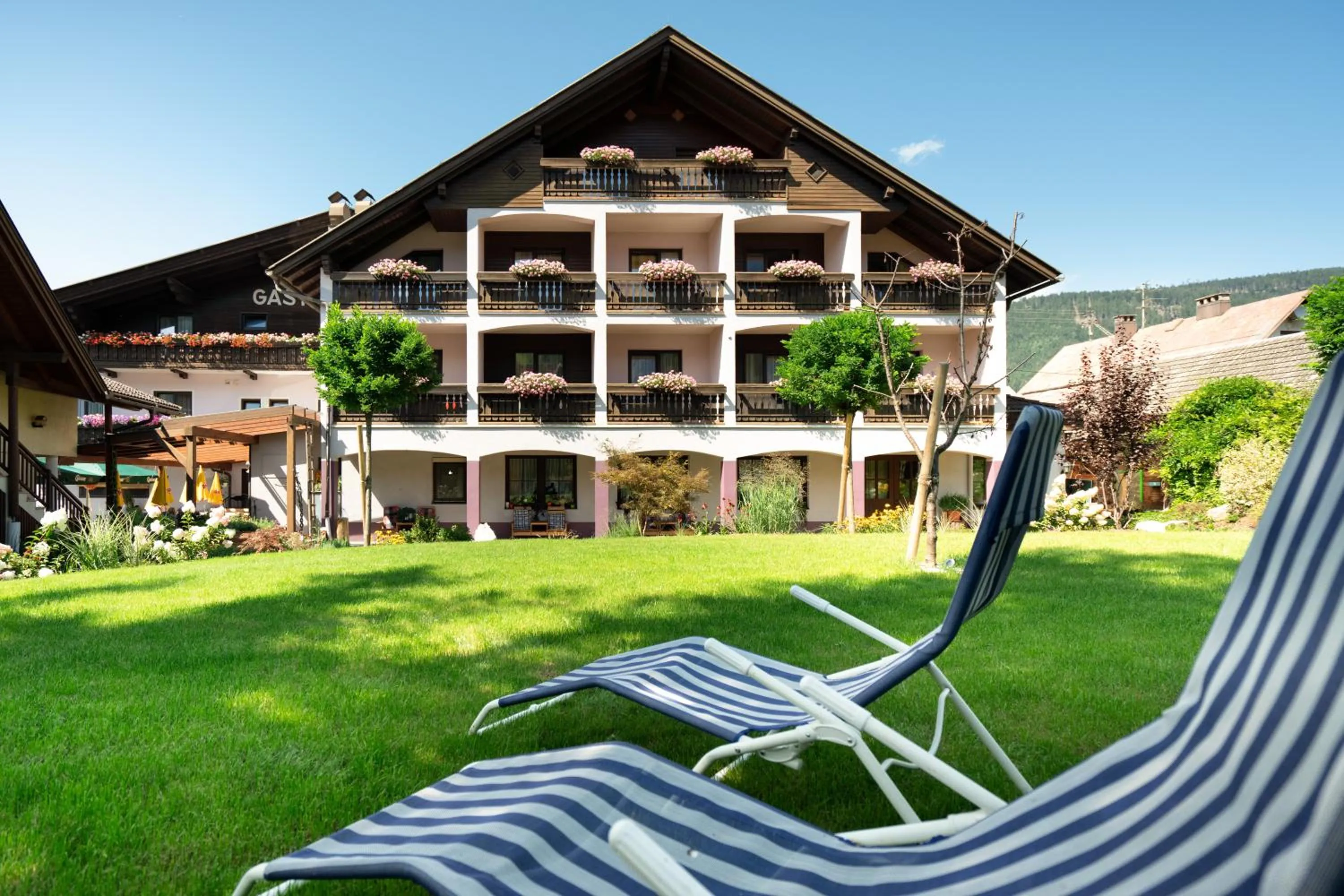 Property building in Der Tröpolacherhof Hotel & Restaurant