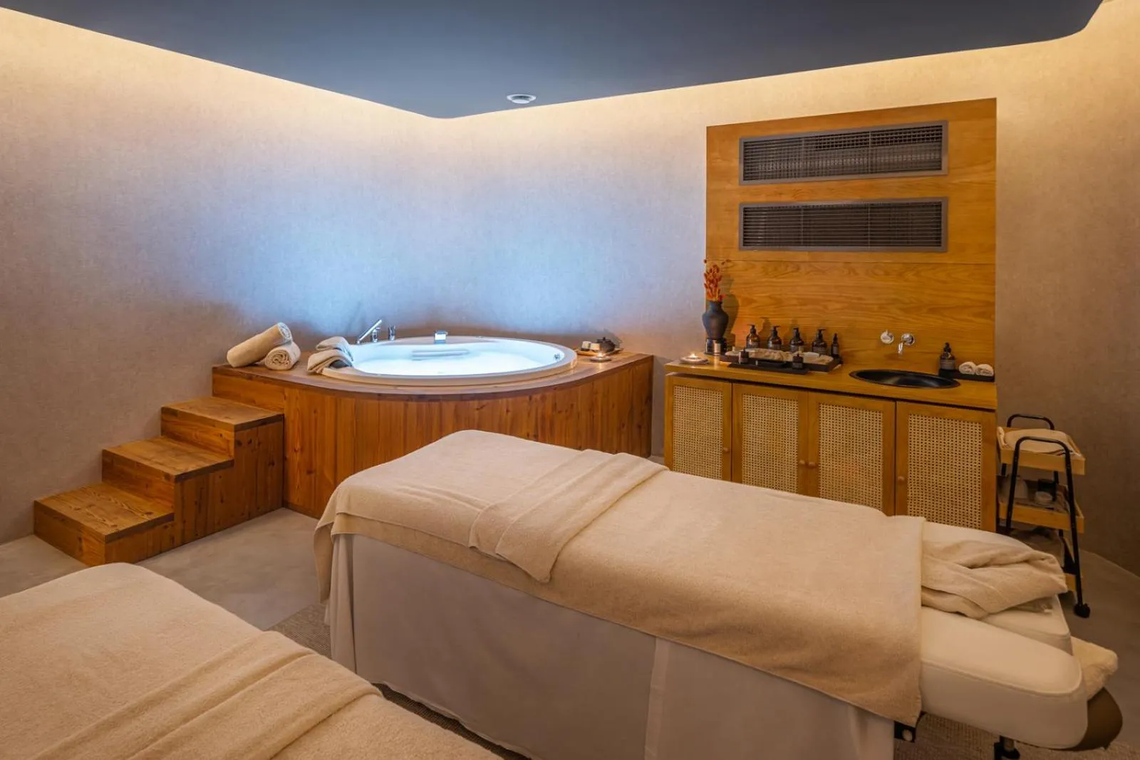 Hot Tub in Immerso Hotel, a Member of Design Hotels