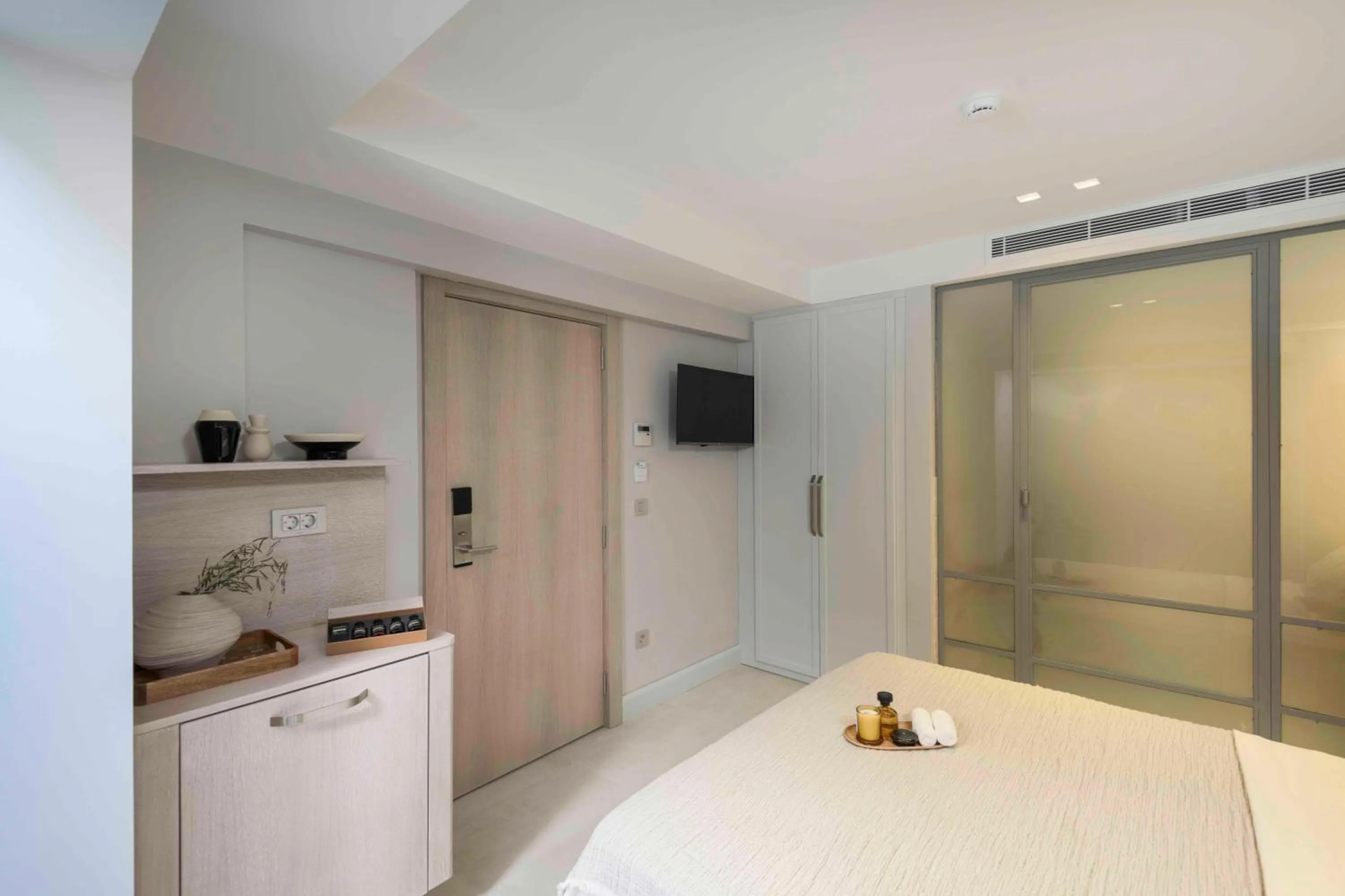 Photo of the whole room, Bed in Muse Alaçatı