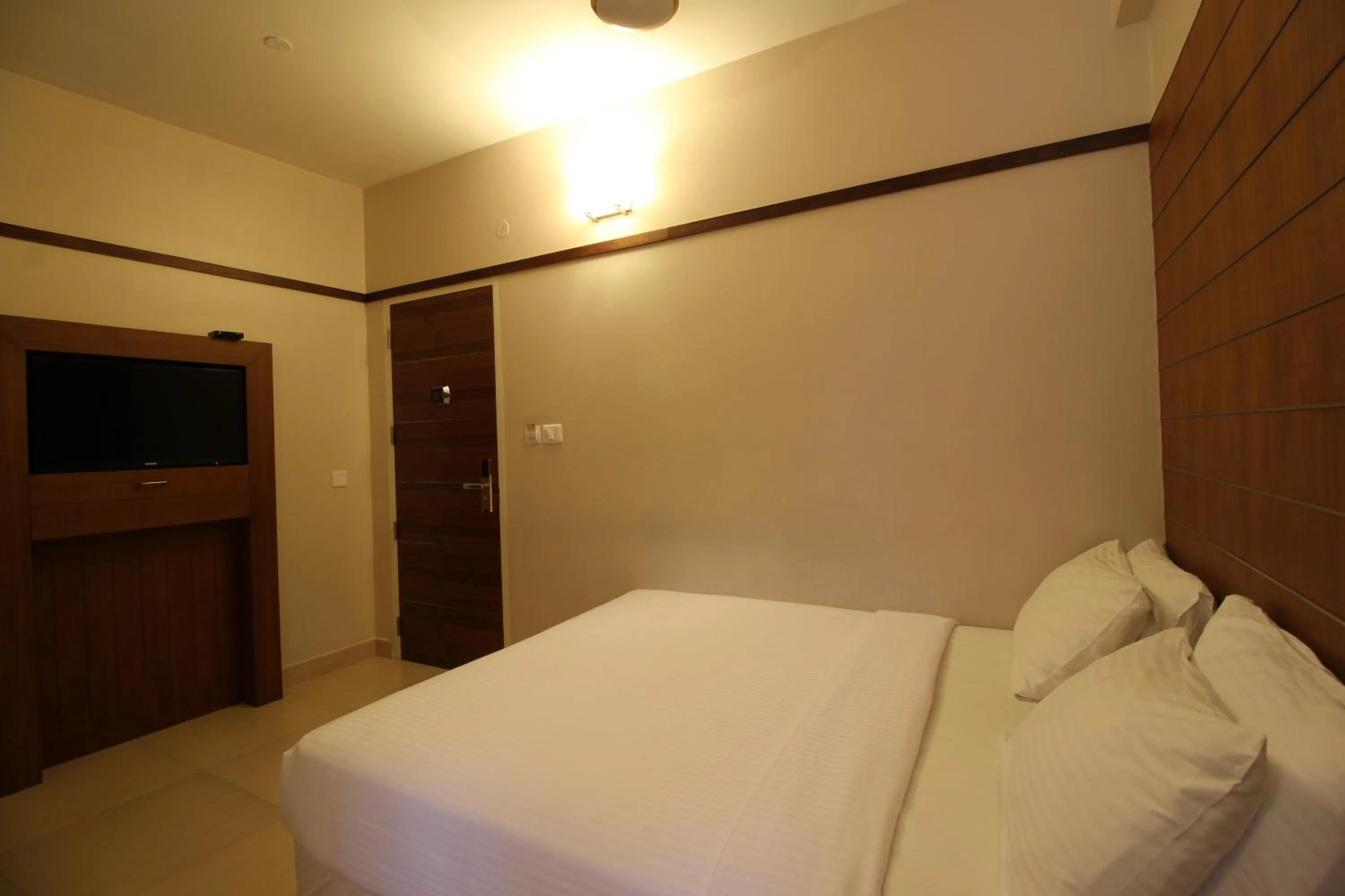 Bedroom, Bed in Srivar Hotels