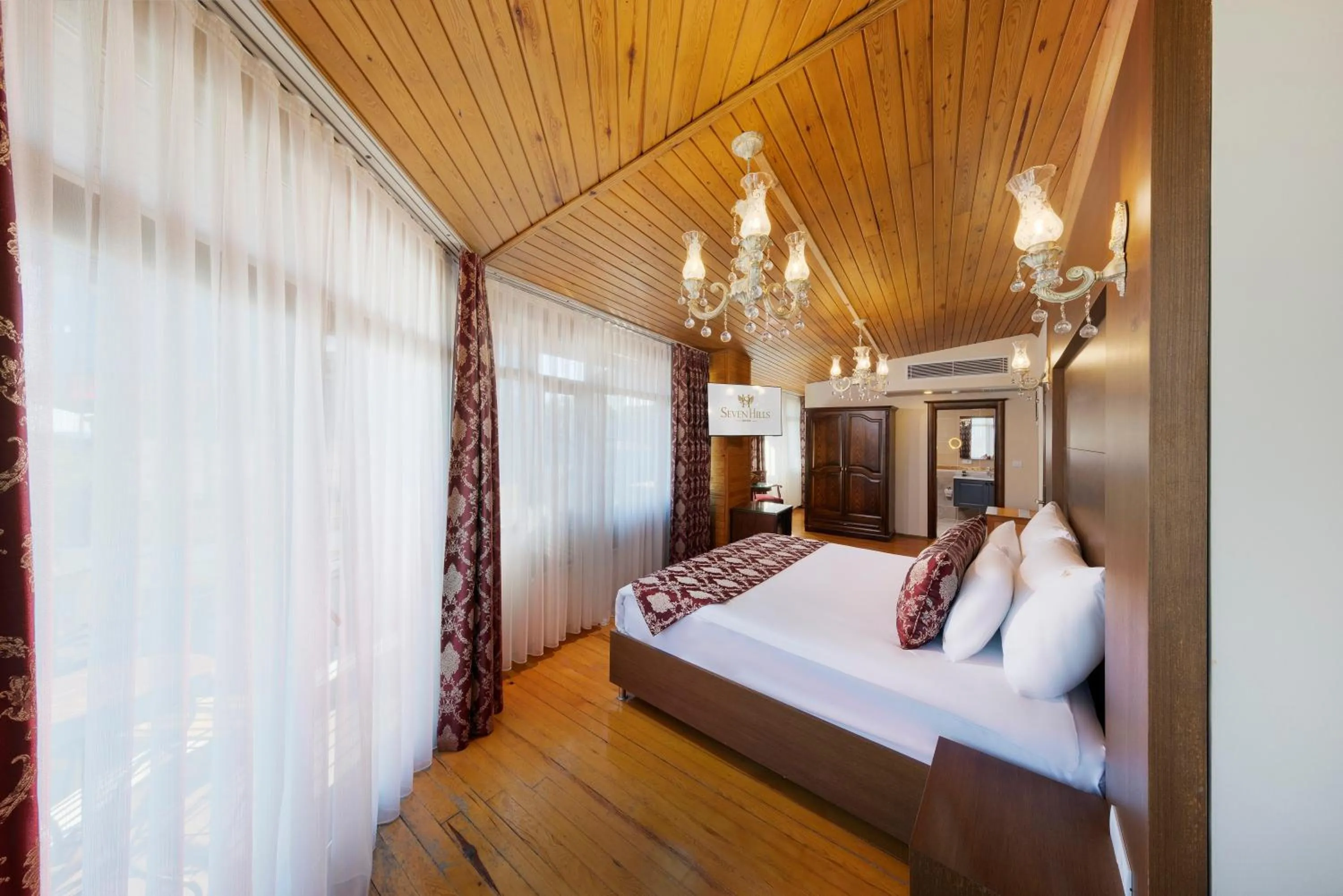 Photo of the whole room in Hotel Uyan-Special Category