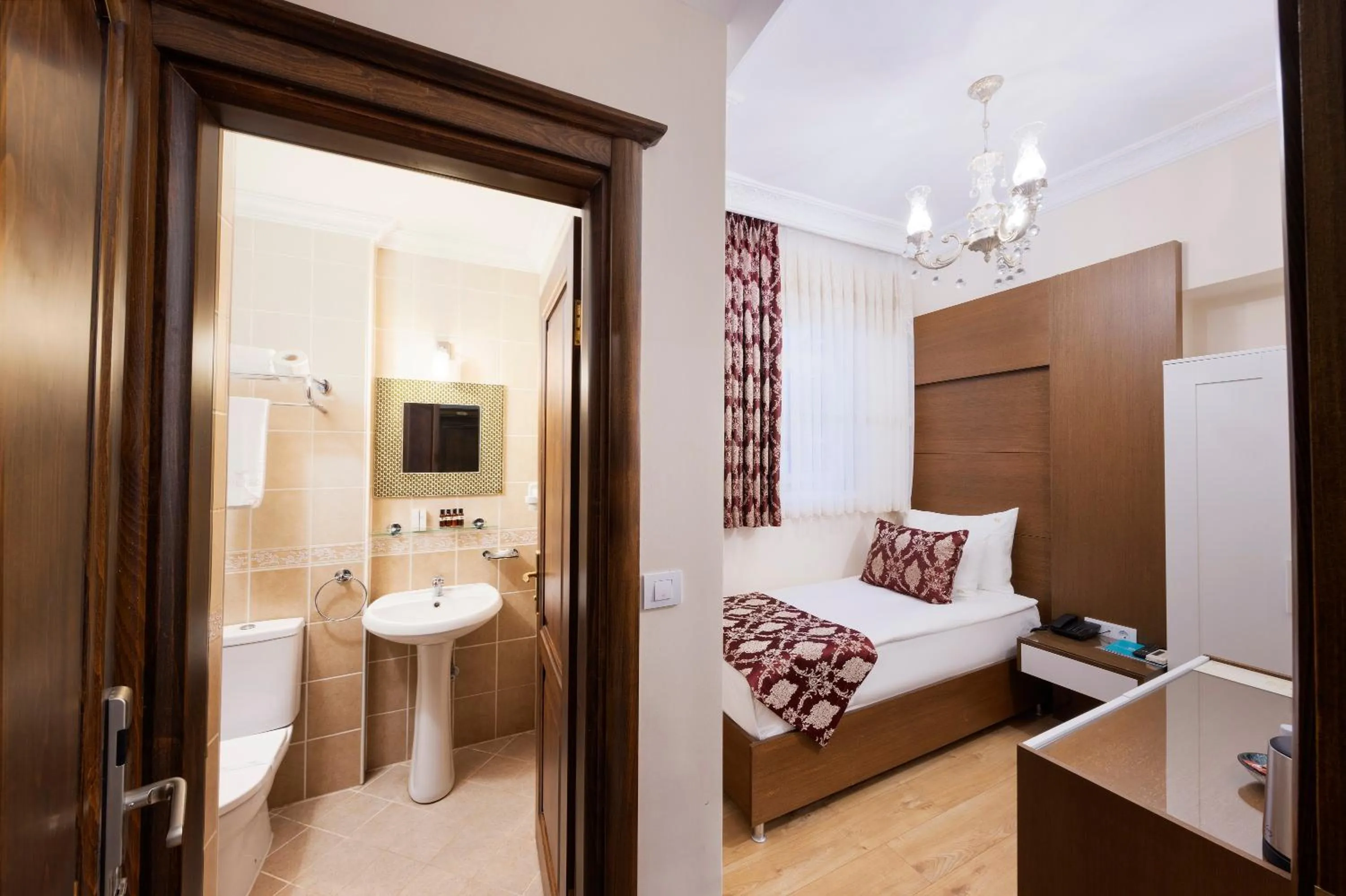 Photo of the whole room in Hotel Uyan-Special Category