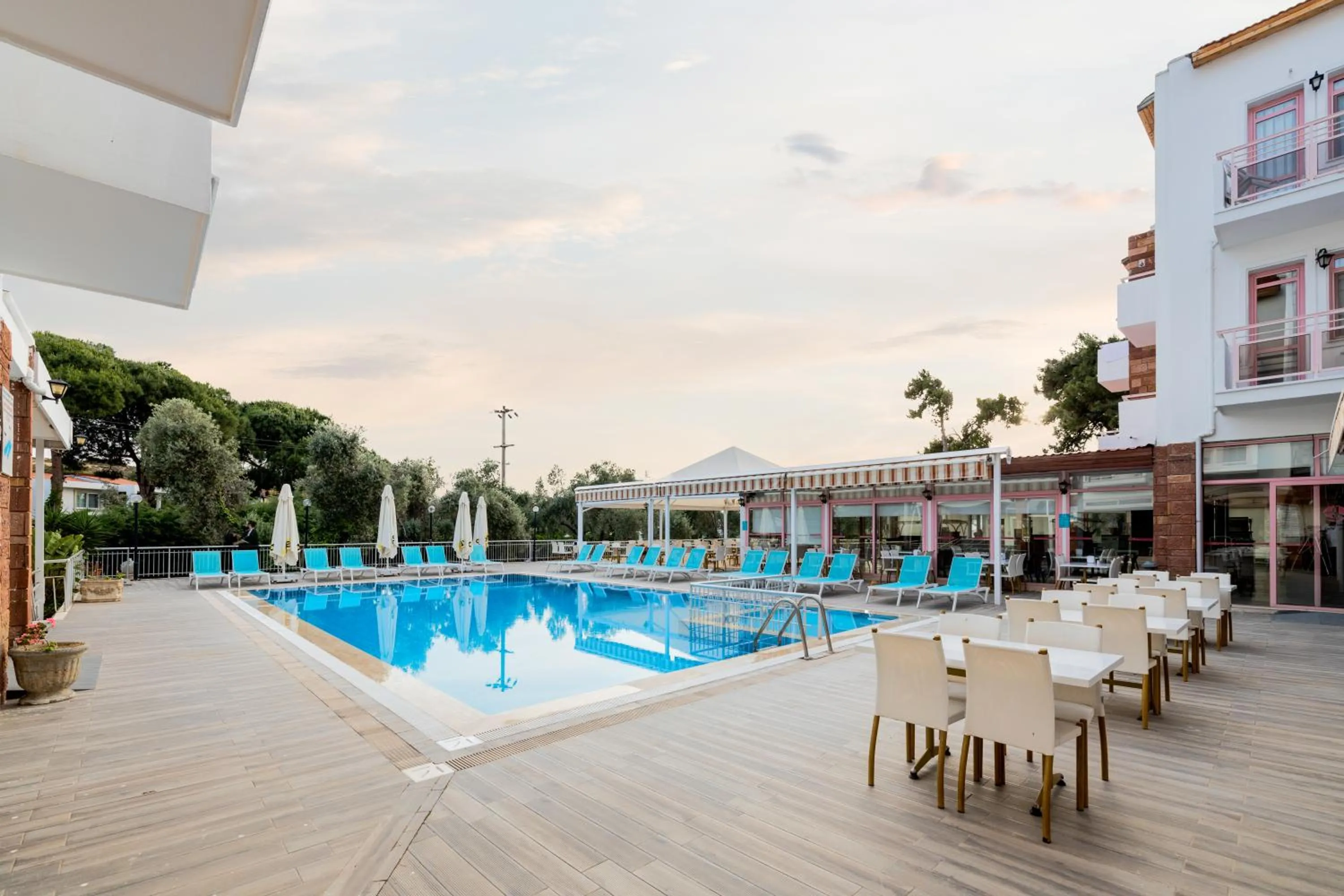 Swimming pool in Hanedan Beach Hotel