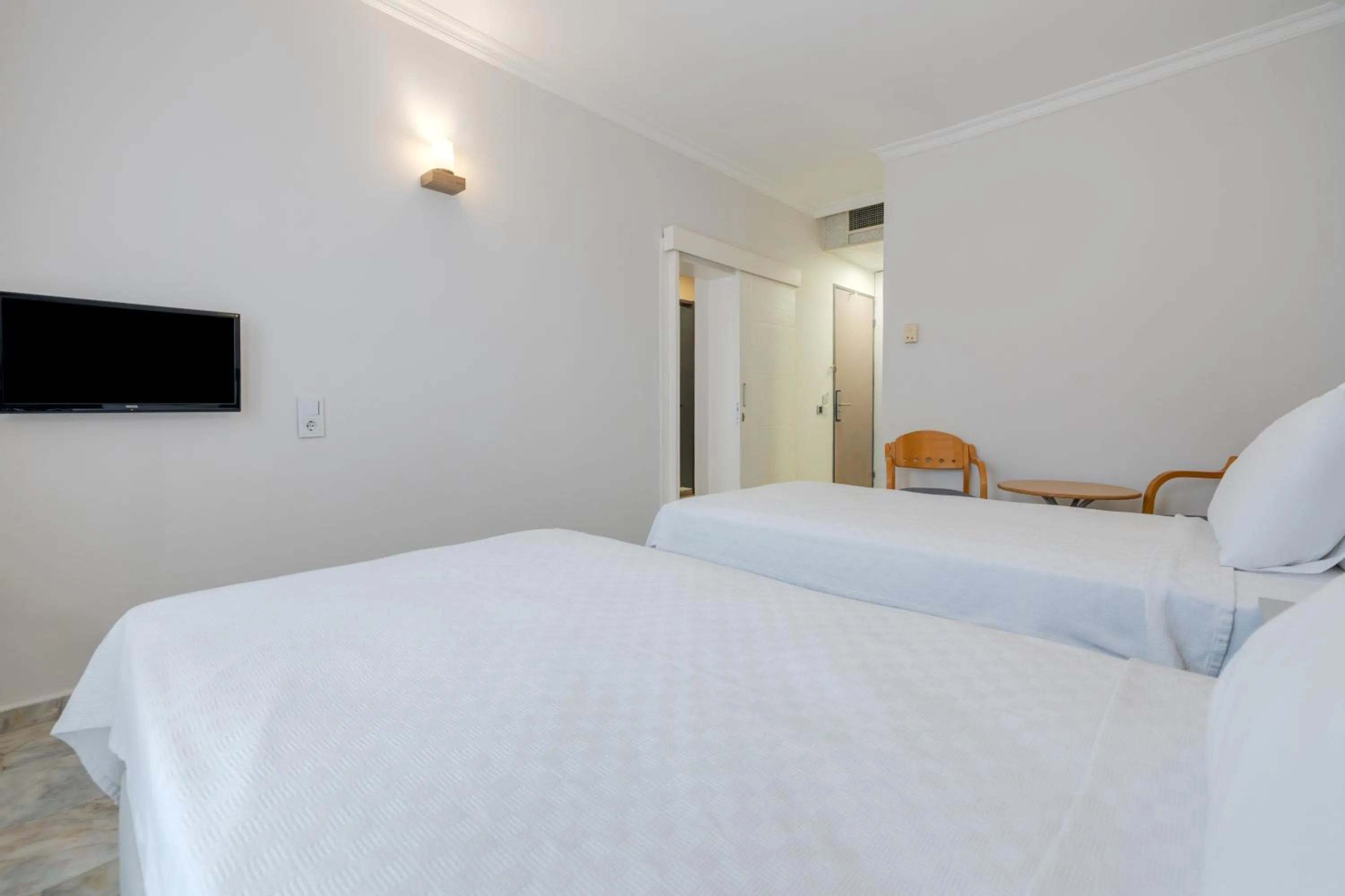 Bed in Hanedan Beach Hotel