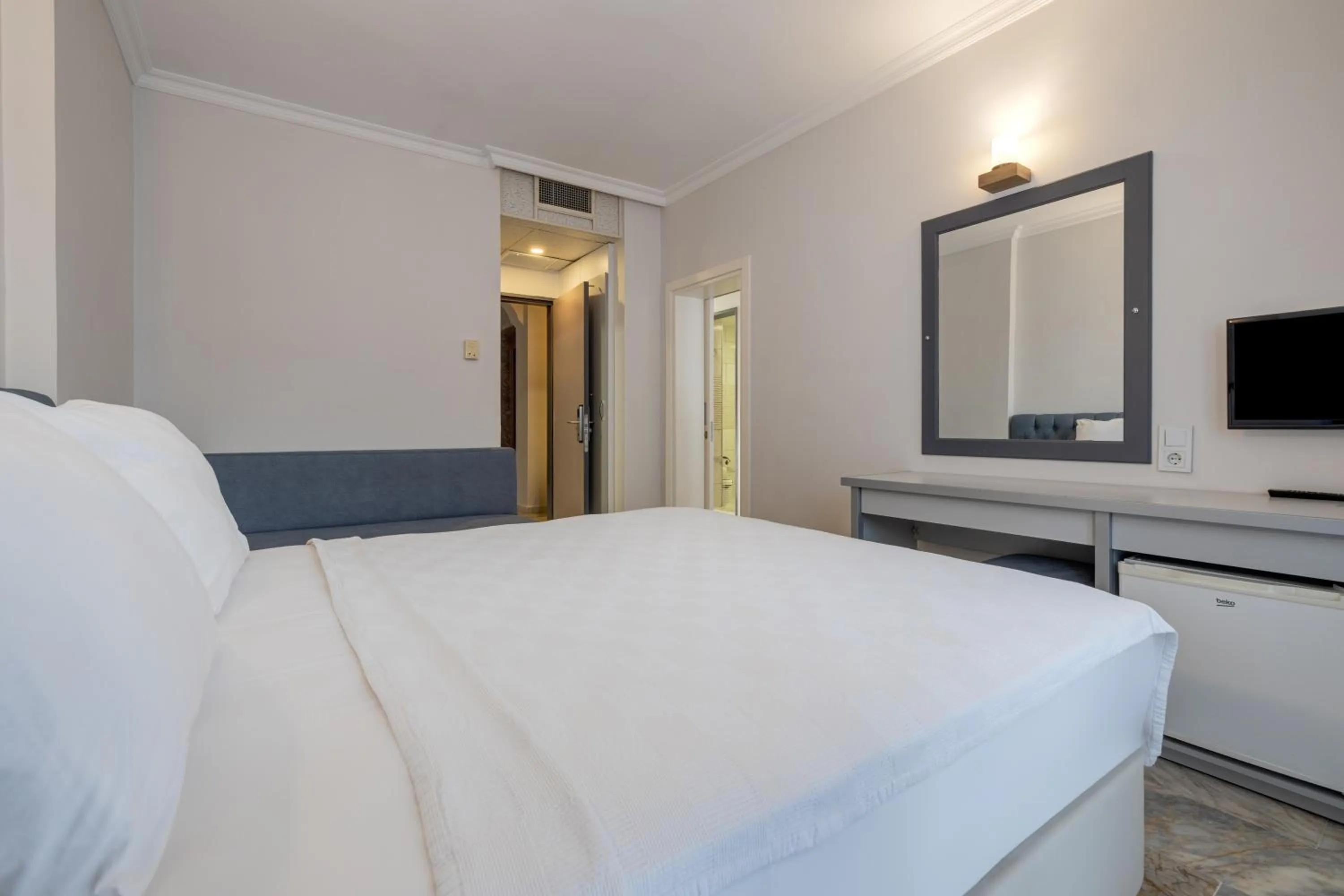 TV and multimedia in Hanedan Beach Hotel