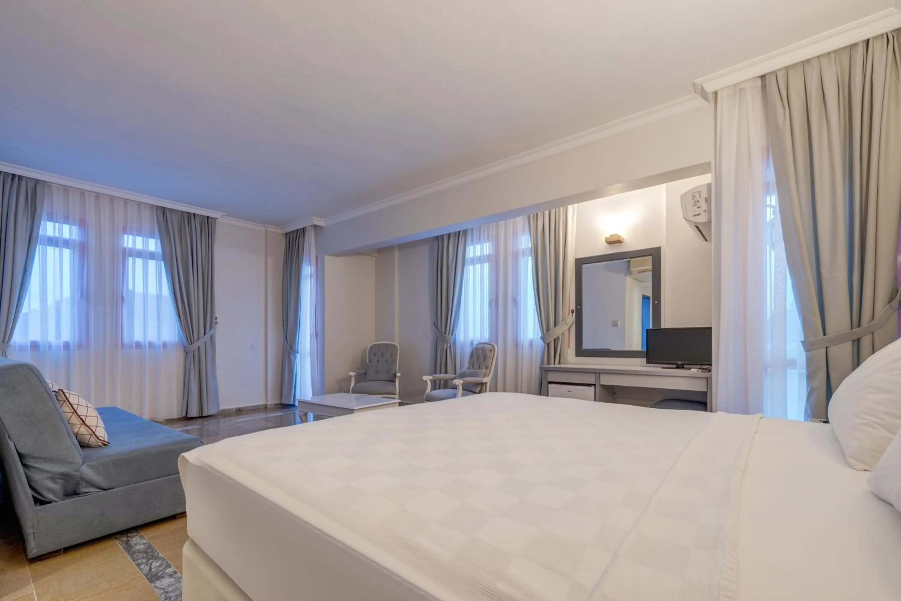 Bed in Hanedan Beach Hotel