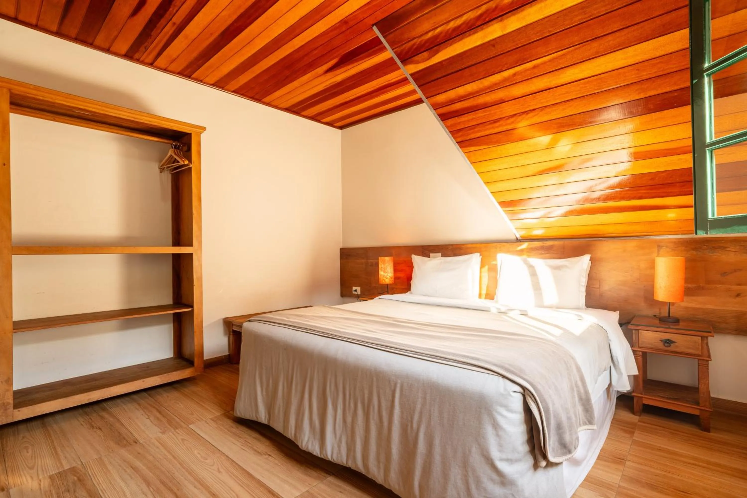 Bedroom, Bed in Castelo Piazzale by Concavus