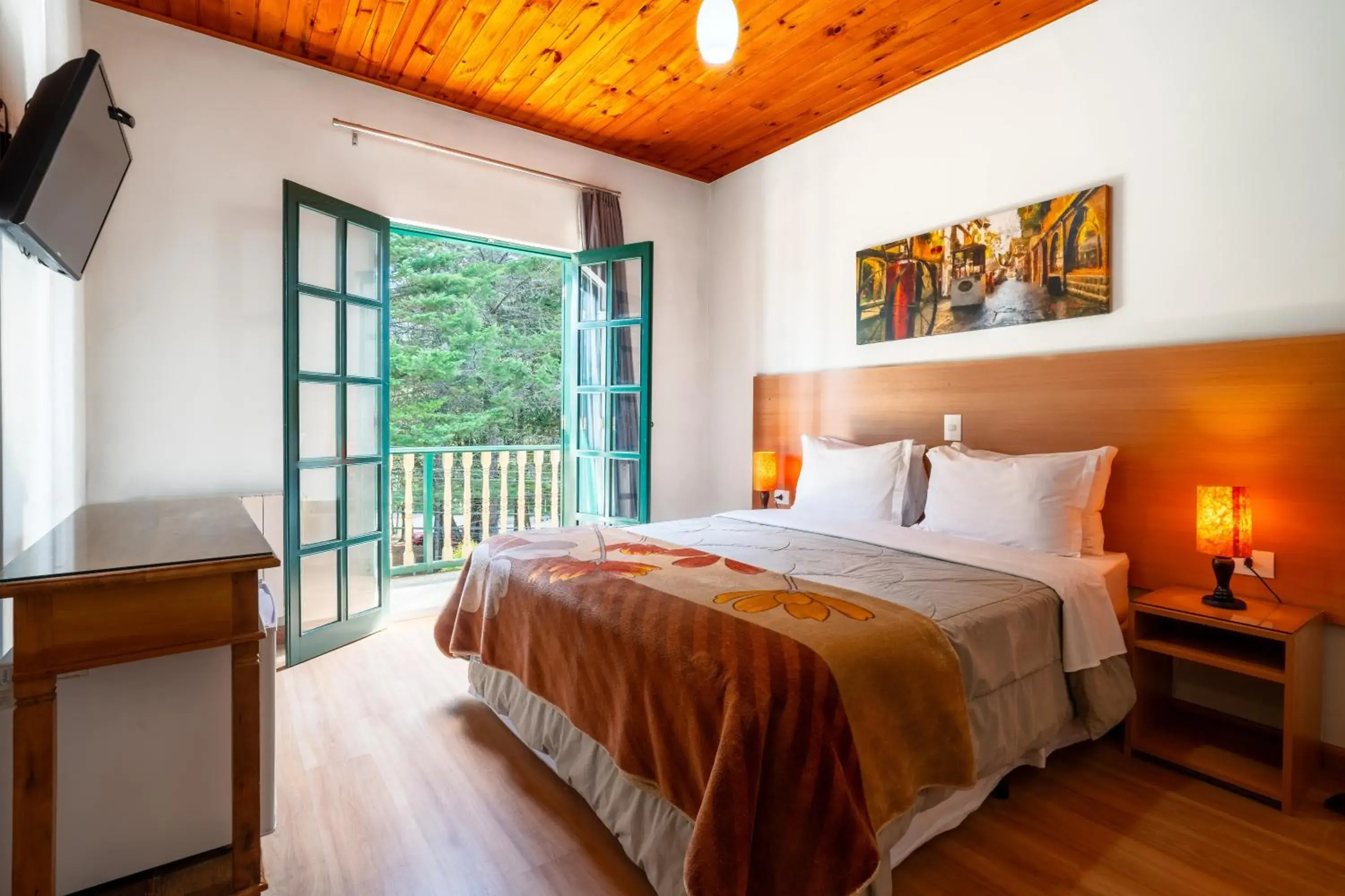 Deluxe Suite with Balcony in Castelo Piazzale by Concavus Deluxe Suite with Balcony in Castelo Piazzale by Concavus