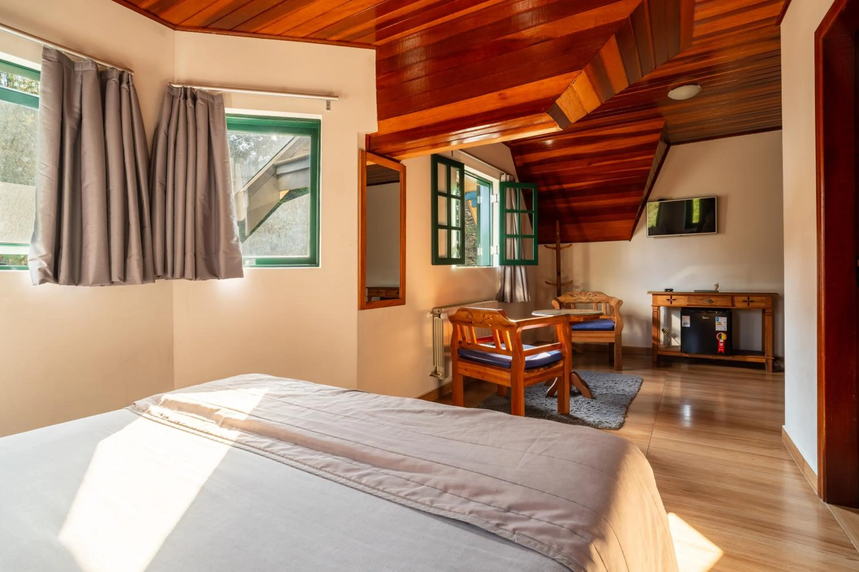 Bedroom, Bed in Castelo Piazzale by Concavus