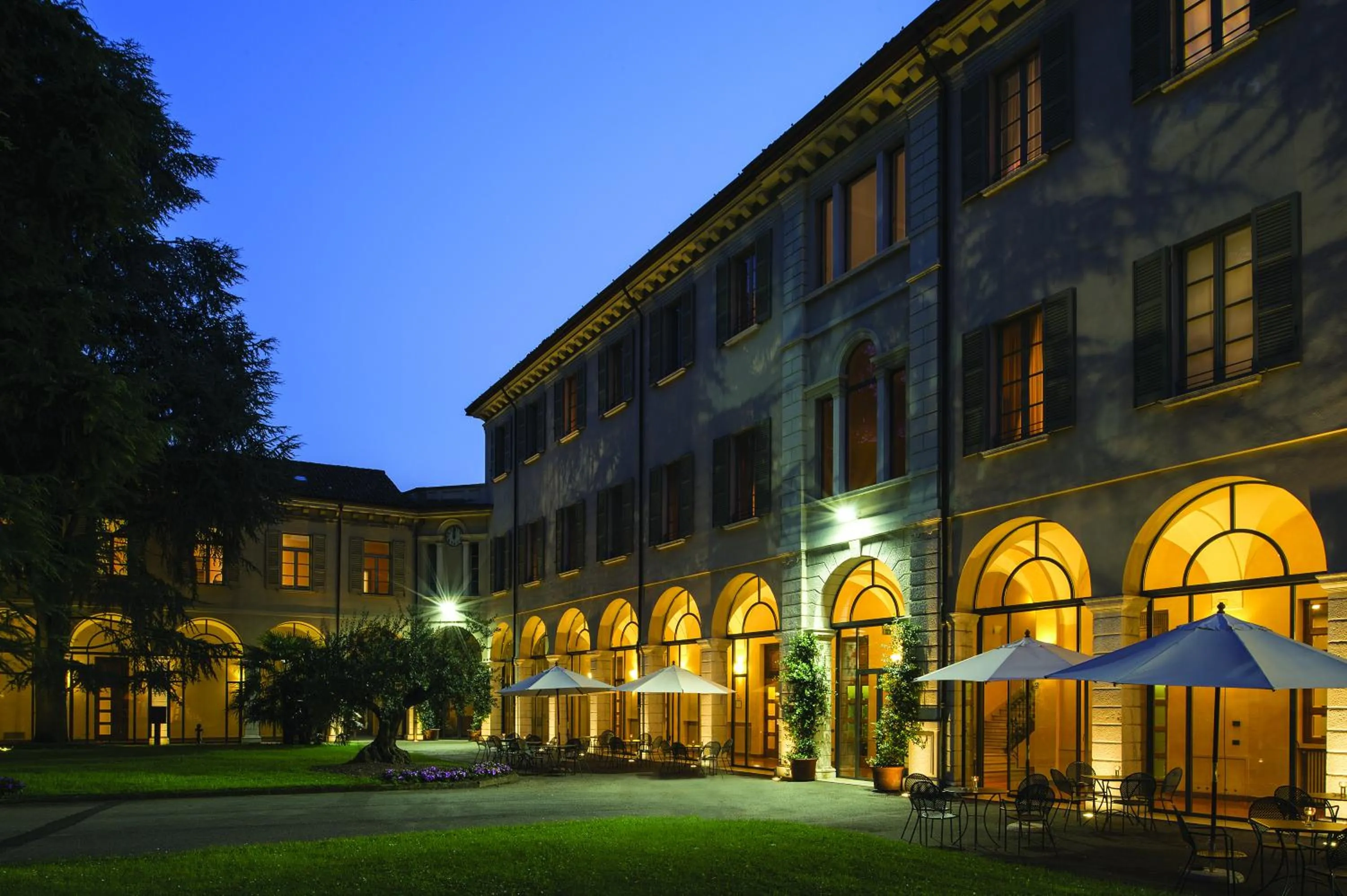 Facade/entrance in Centro Paolo VI