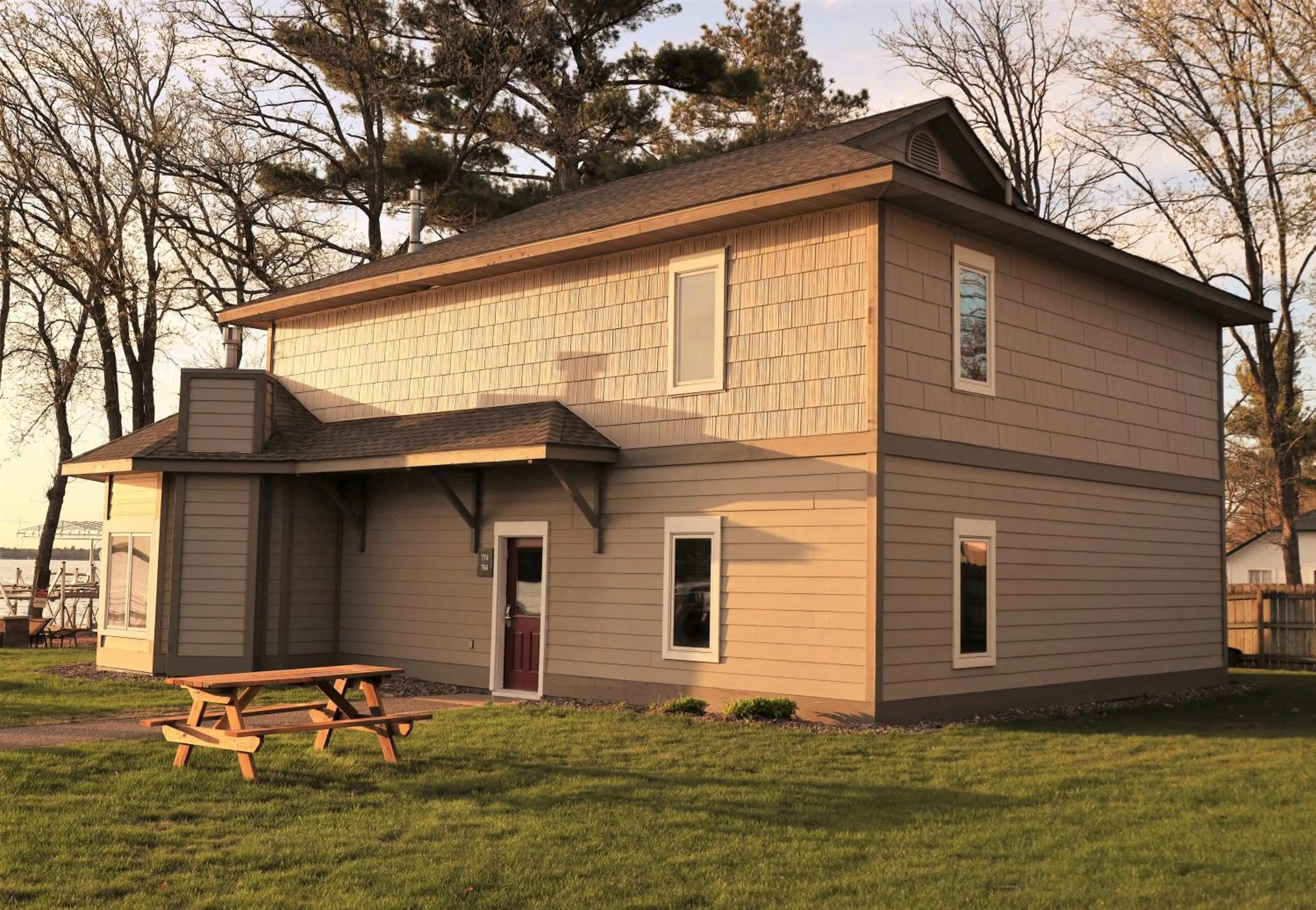 Property building in Bay Colony 774 - Upper