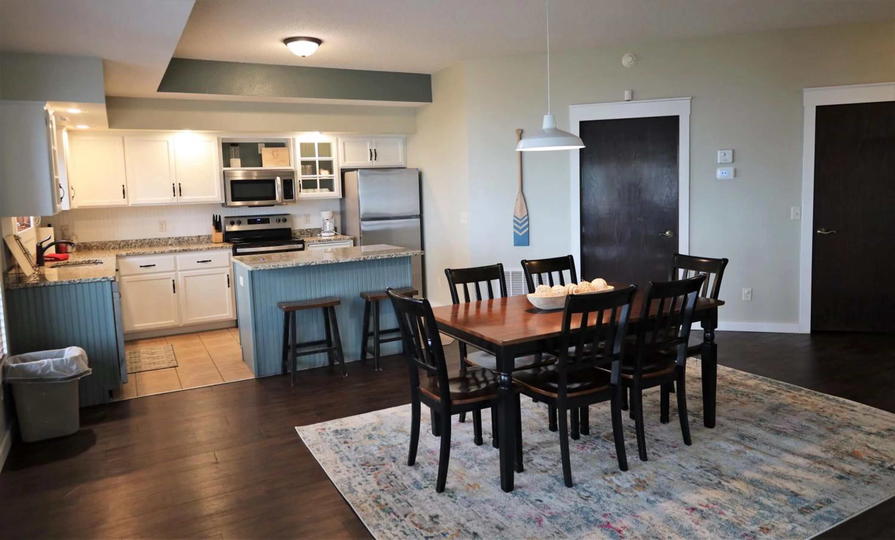 Dining area in Bay Colony 766 - lower