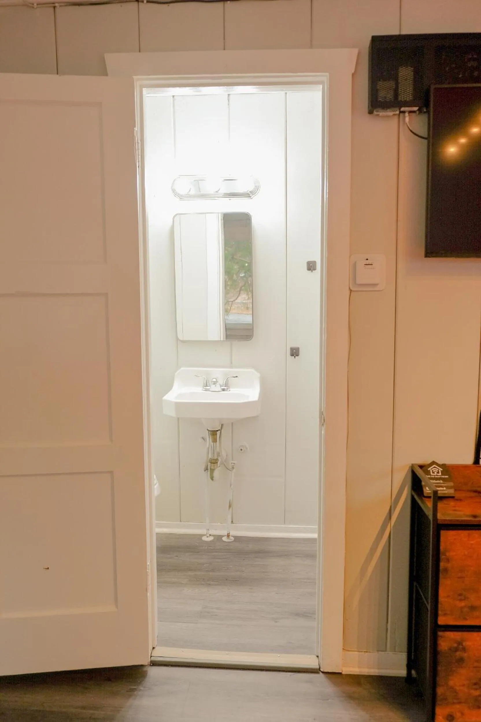 Bathroom in Sherwood Arms Motel