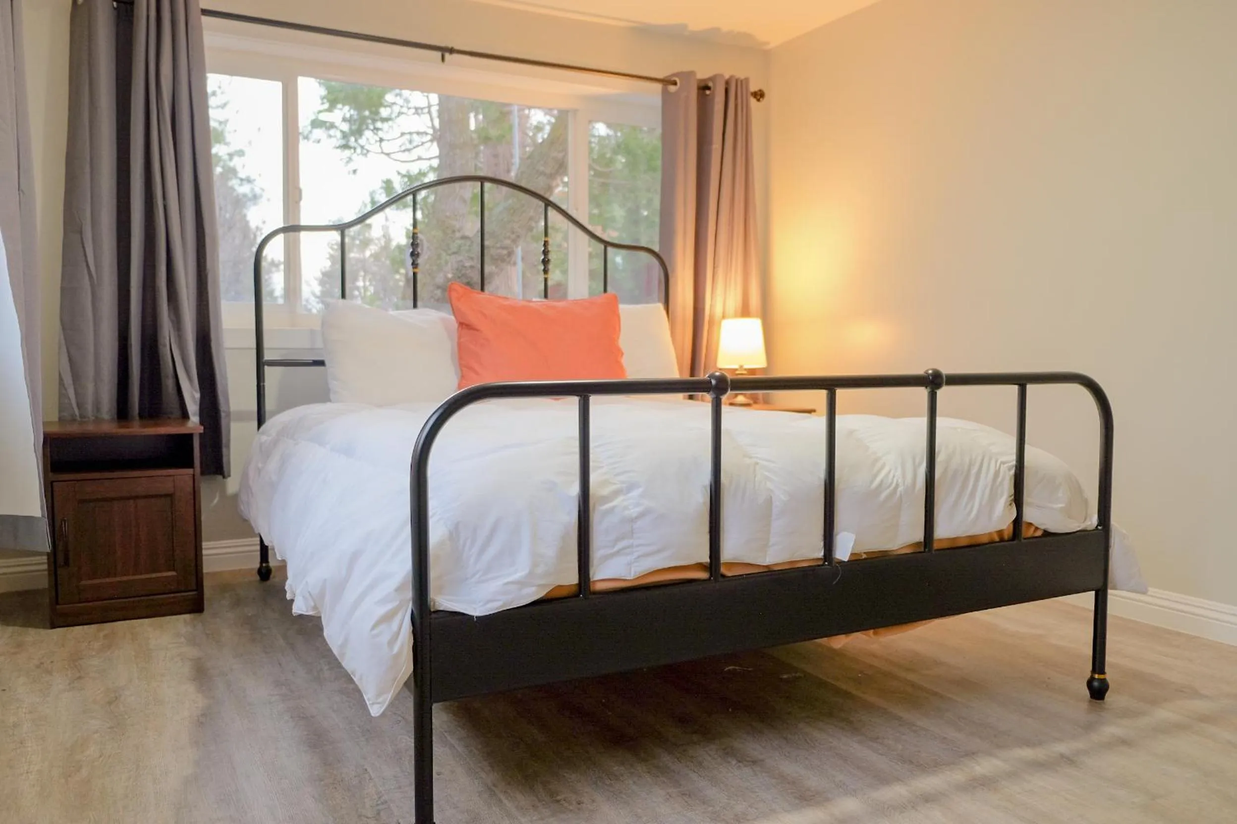 Bed in Sherwood Arms Motel