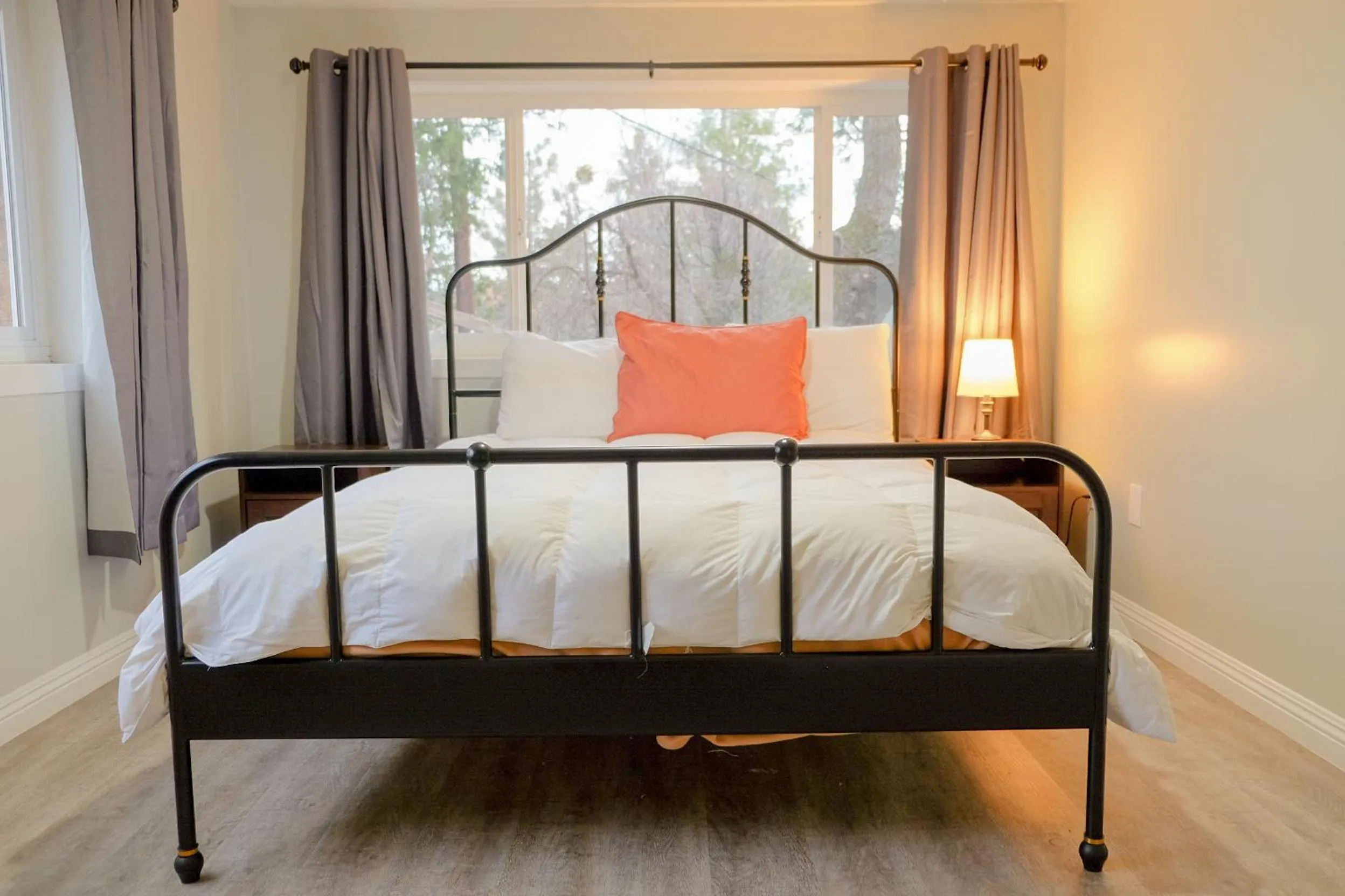 Bed in Sherwood Arms Motel