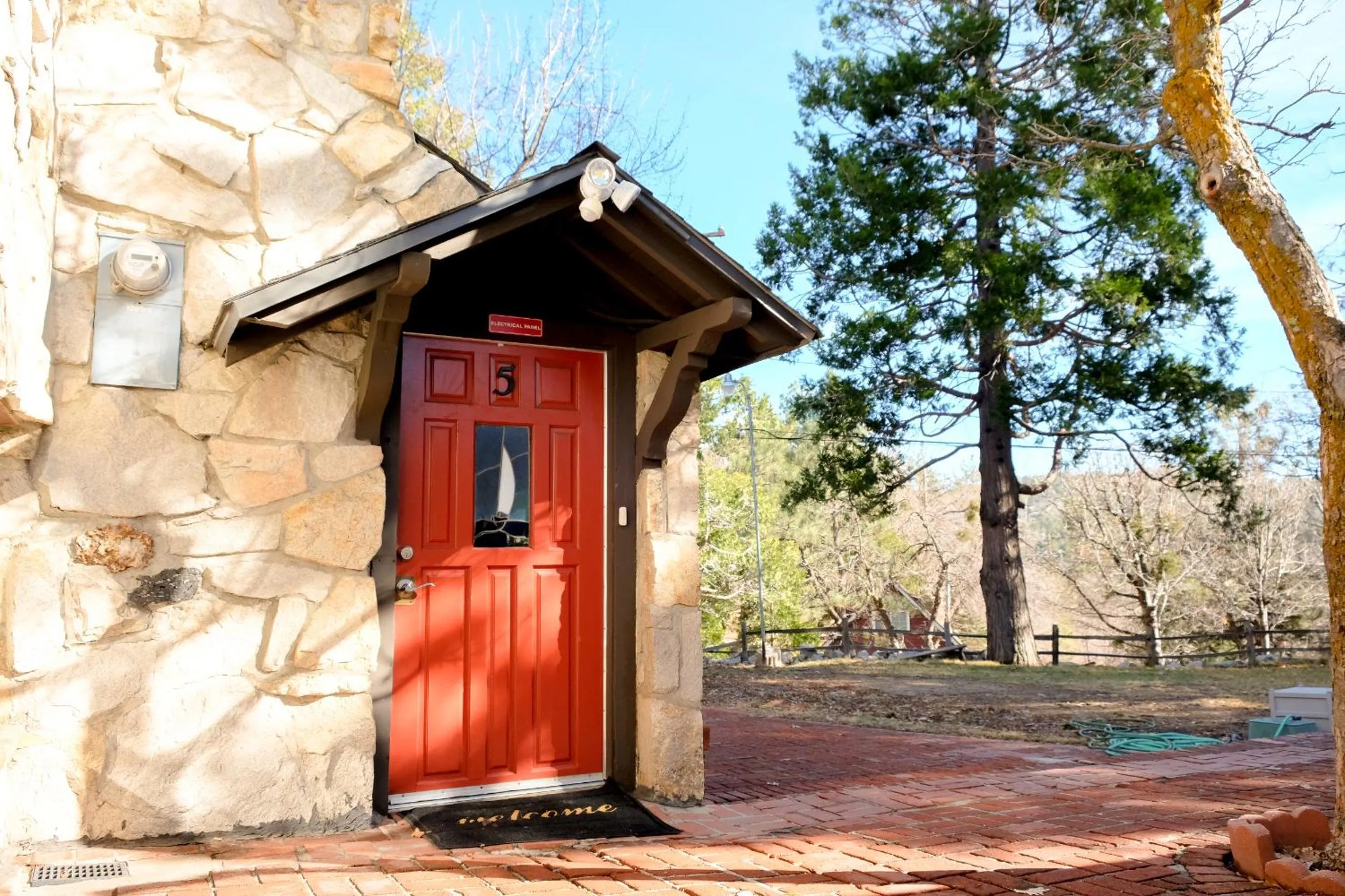 Day in Sherwood Arms Motel