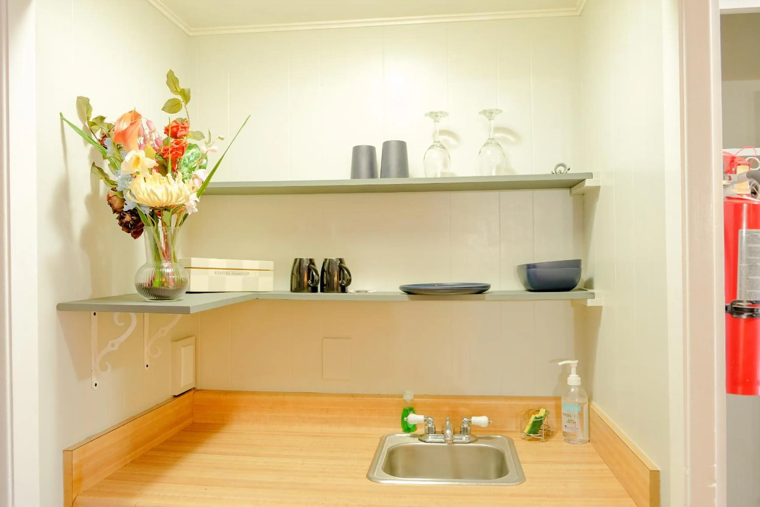 Coffee/tea facilities in Sherwood Arms Motel