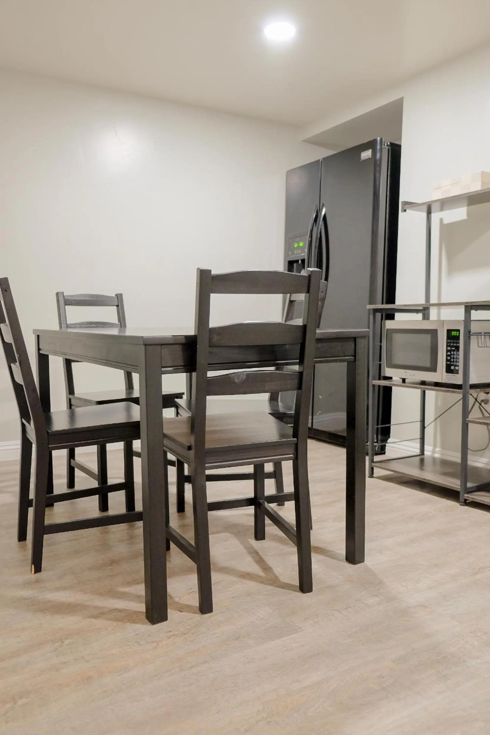 Kitchen or kitchenette in Sherwood Arms Motel