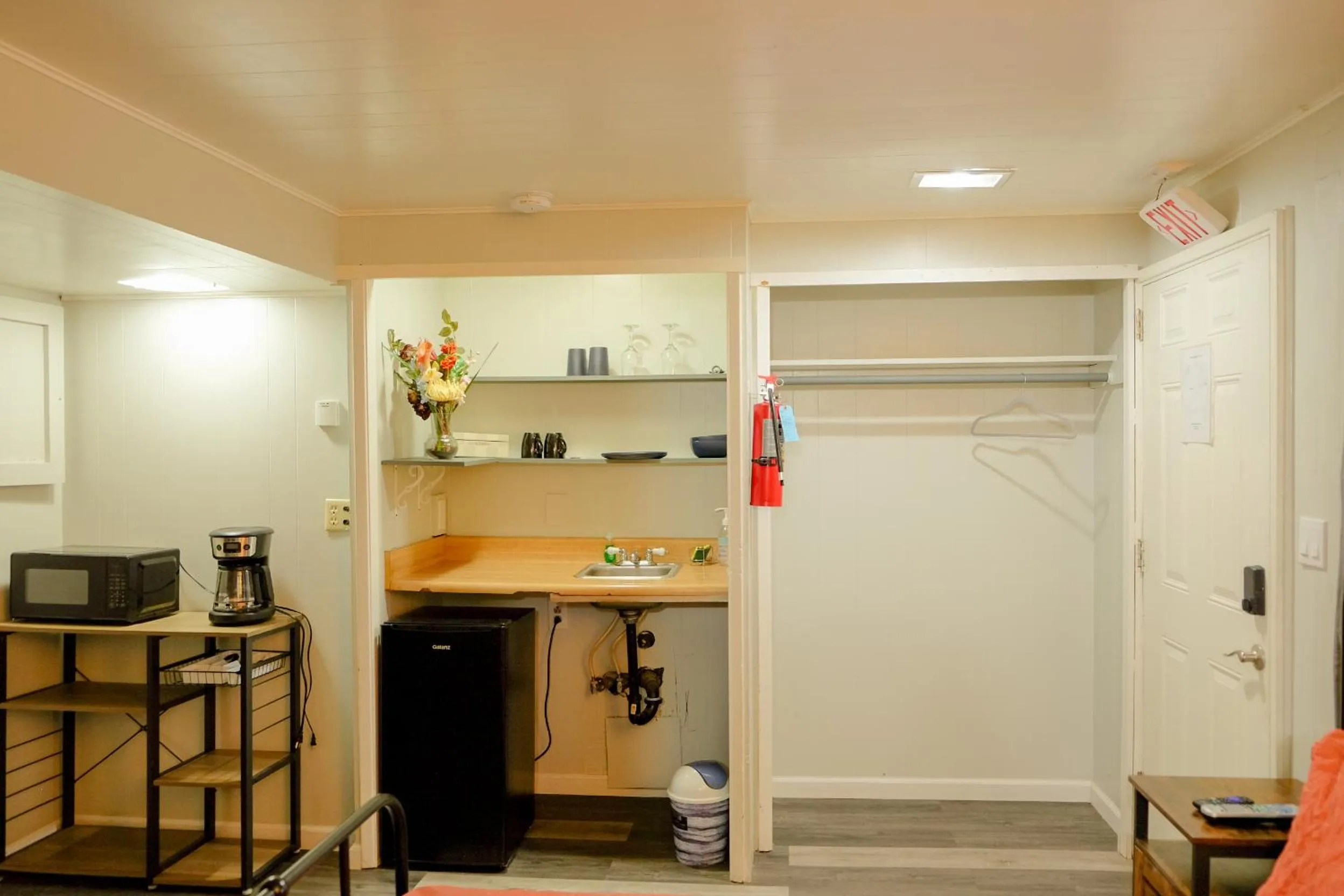 Coffee/tea facilities in Sherwood Arms Motel