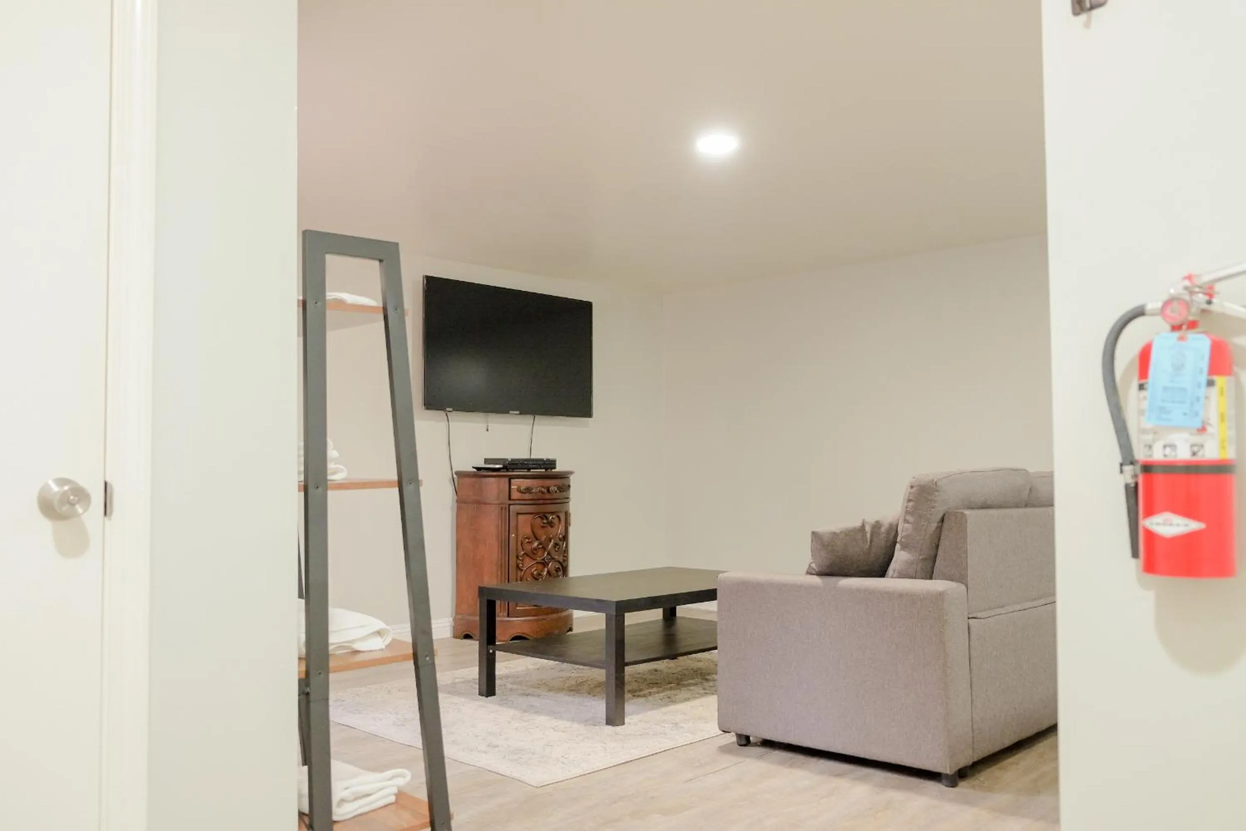 TV and multimedia in Sherwood Arms Motel