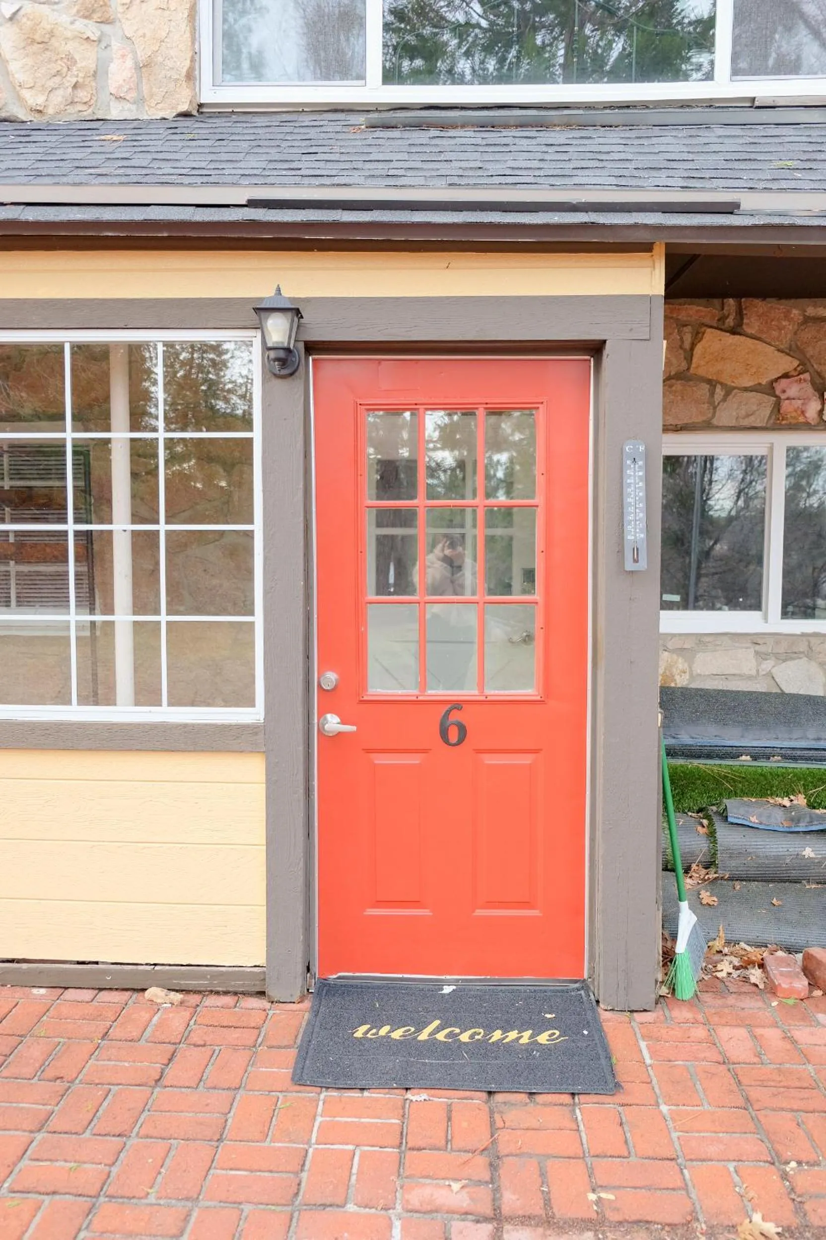 Property building in Sherwood Arms Motel