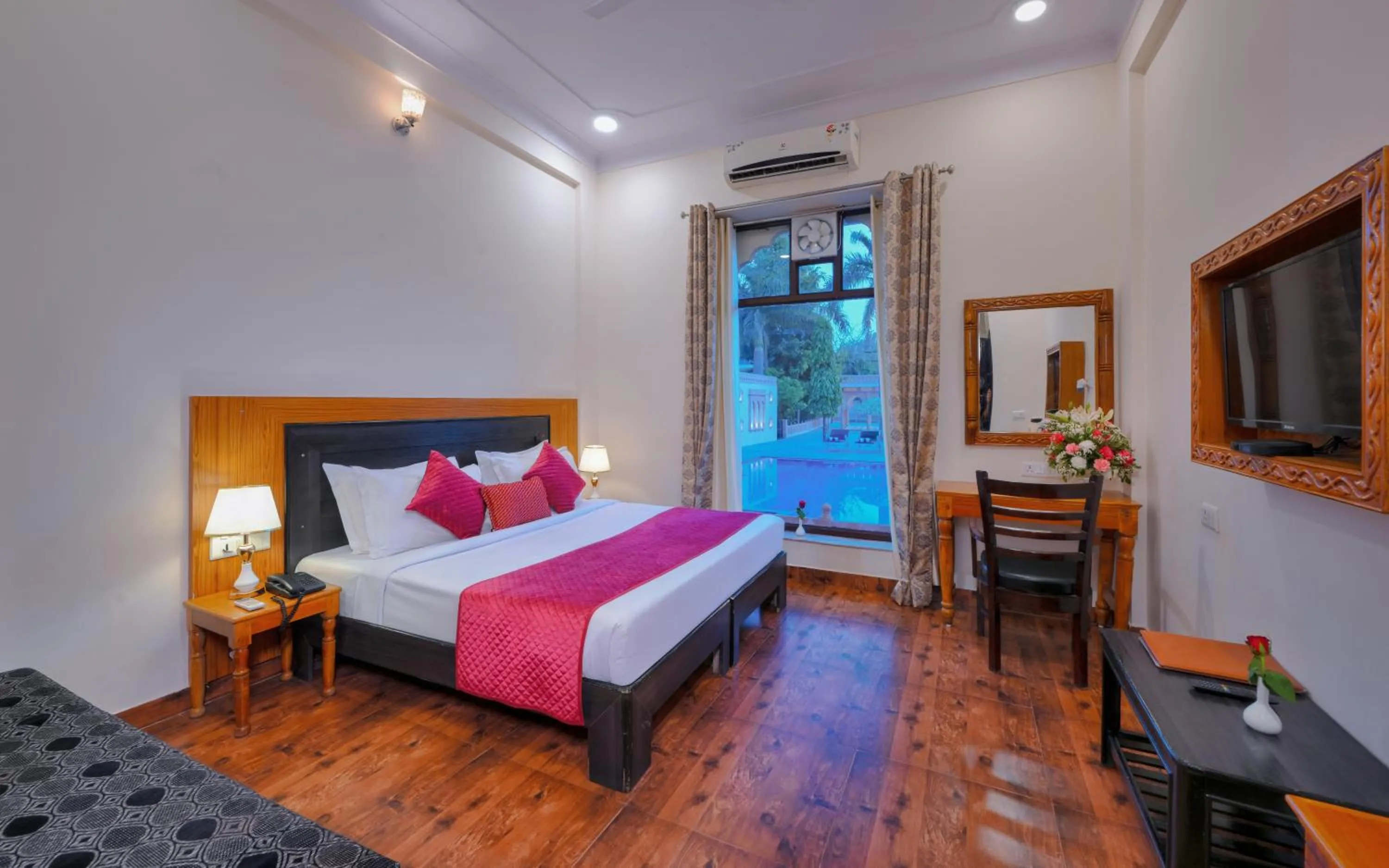 Pool view, Bed in Ranthambhore National Resort