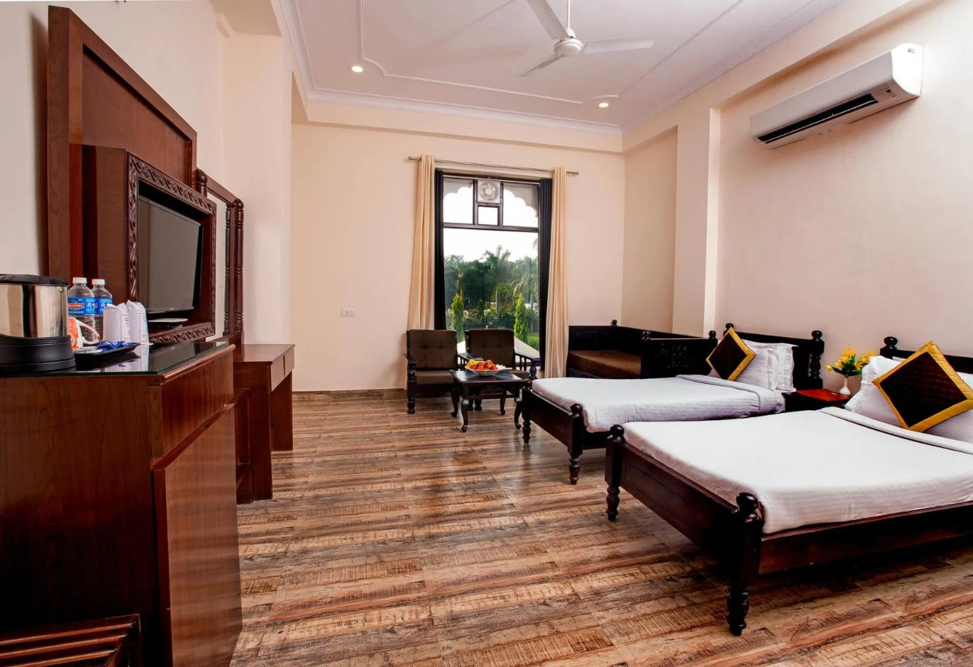 Photo of the whole room, Bed in Ranthambhore National Resort
