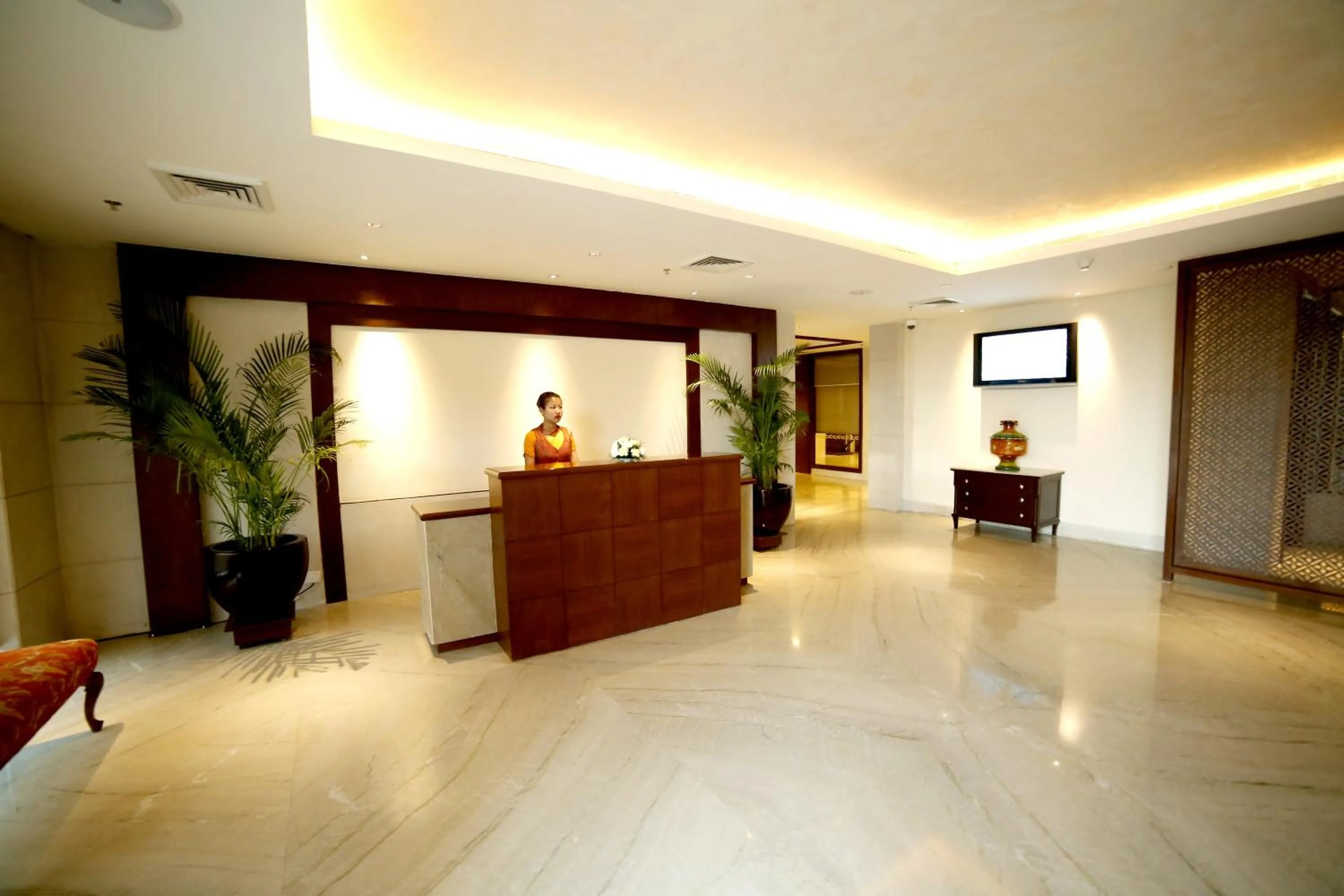 Lobby or reception in The Lalit Traveller- Airport hotel