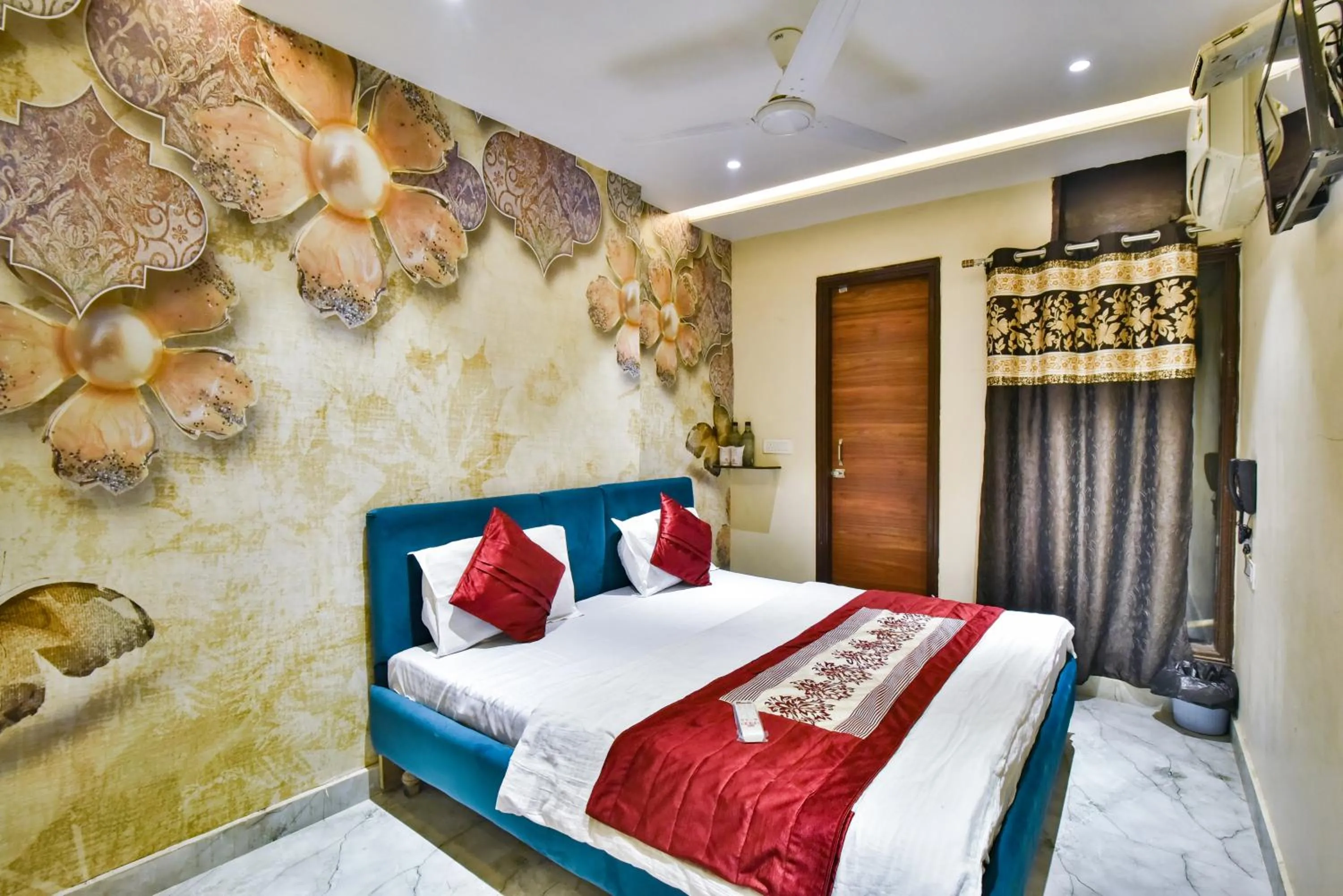 Bedroom, Bed in Hotel Singh International, Amritsar