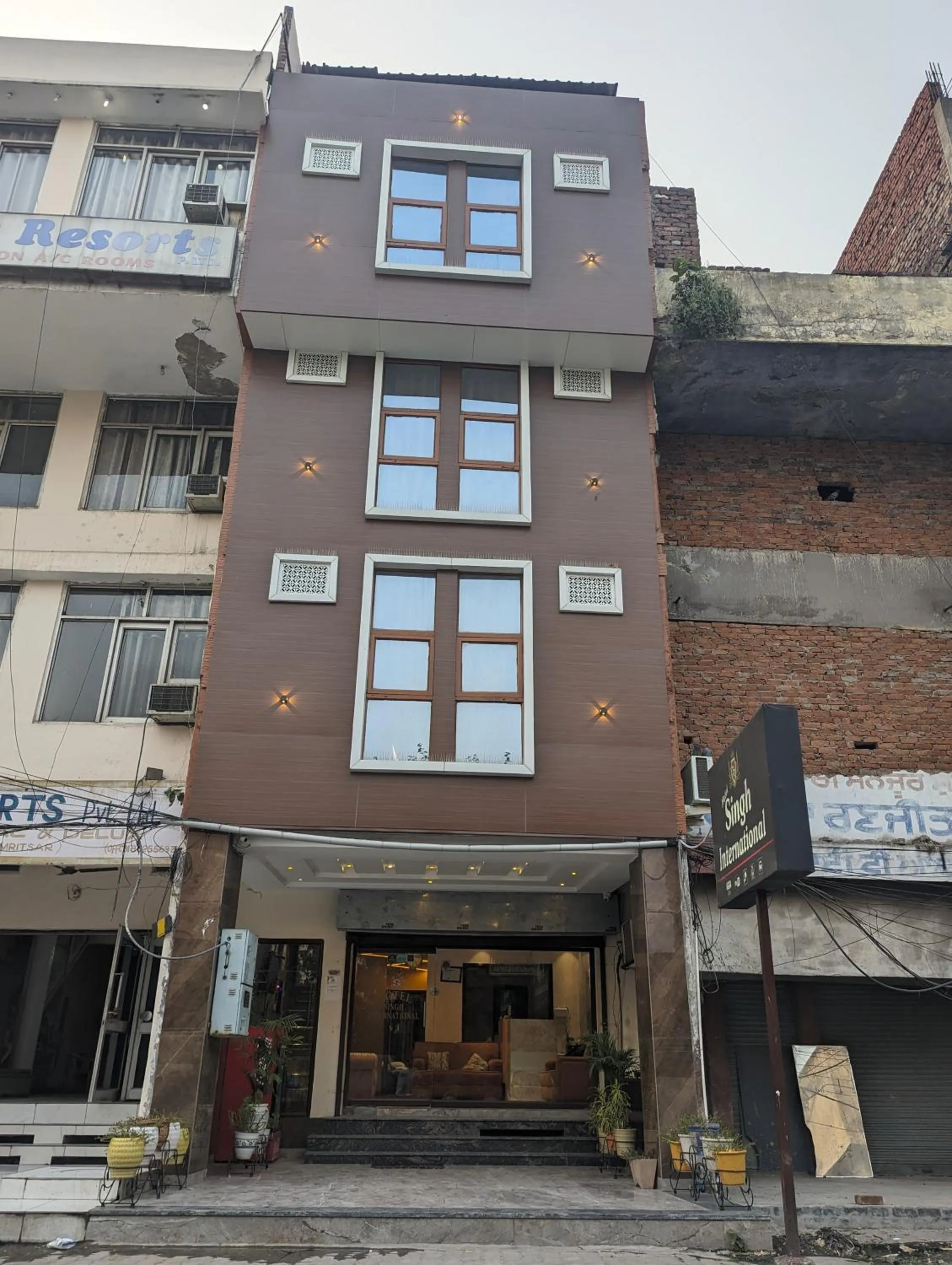 Property building in Hotel Singh International, Amritsar
