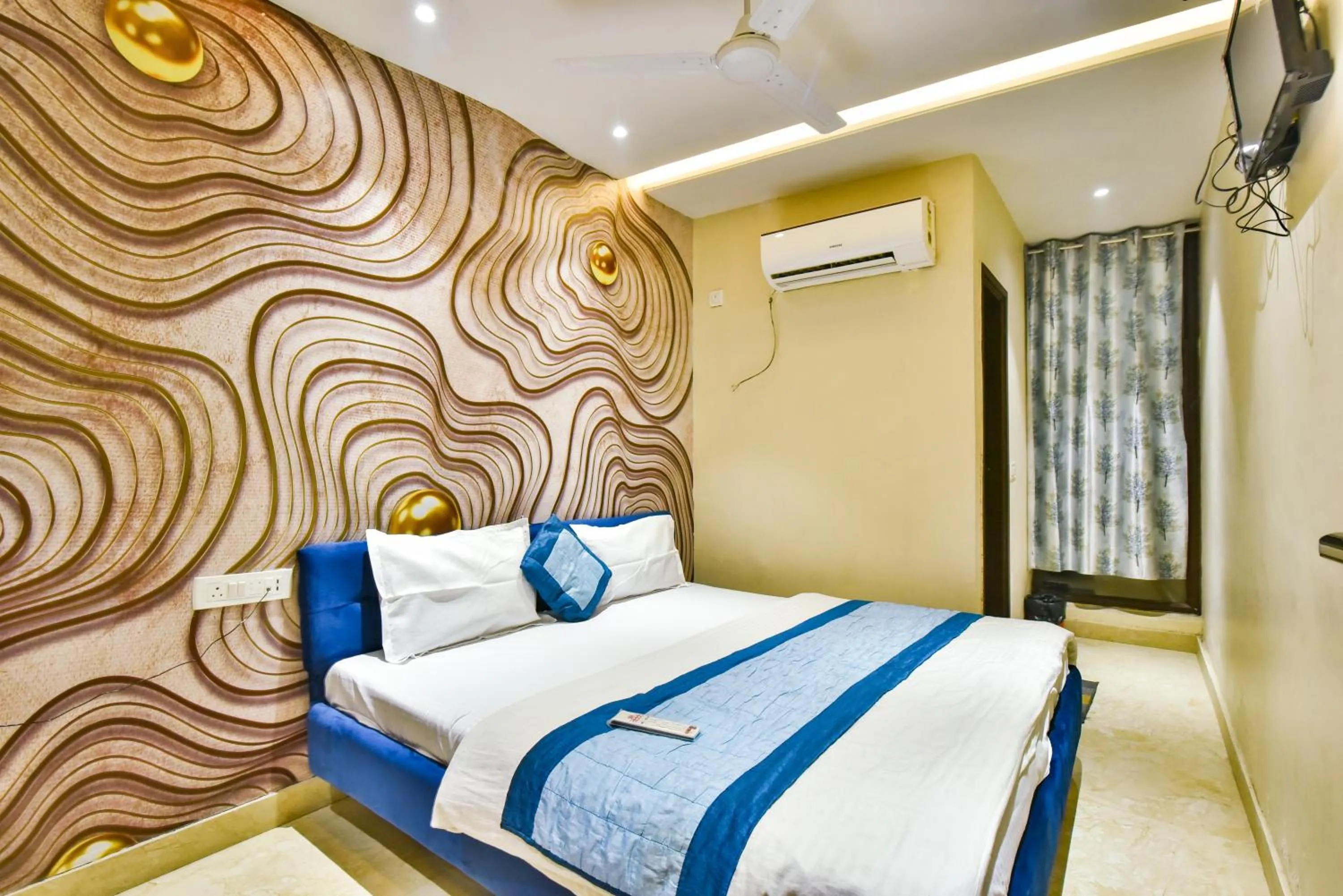 Bedroom, Bed in Hotel Singh International, Amritsar